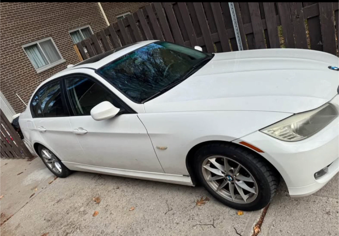 White 2011 BMW 323i Sedan - photo 3