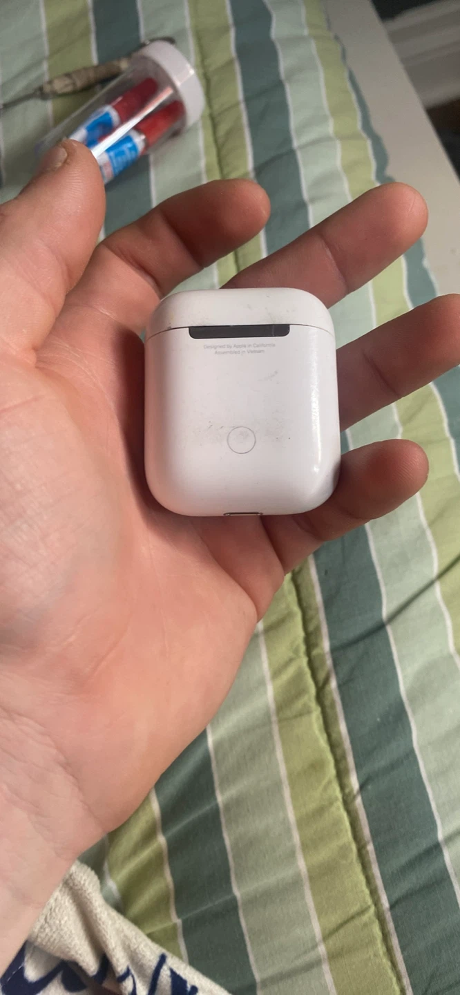 Apple AirPods Charging Case (2nd Gen)