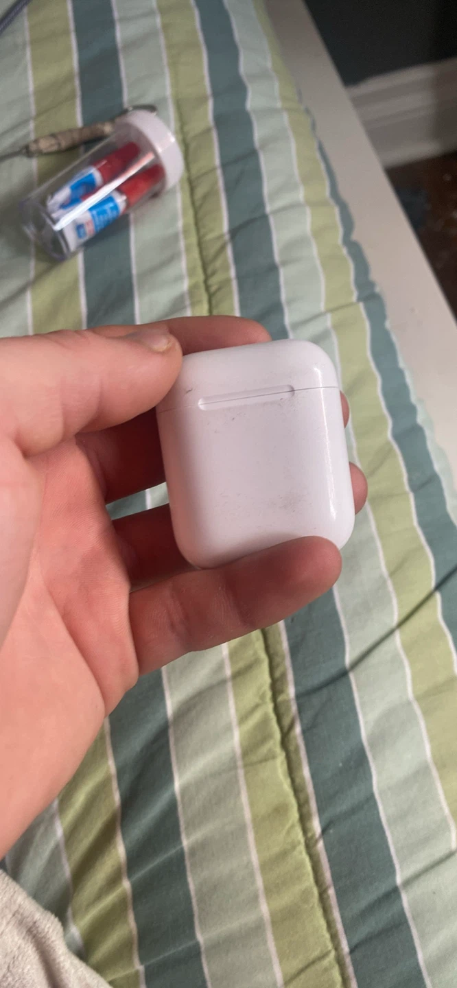 Apple AirPods Charging Case (2nd Gen) - photo 3