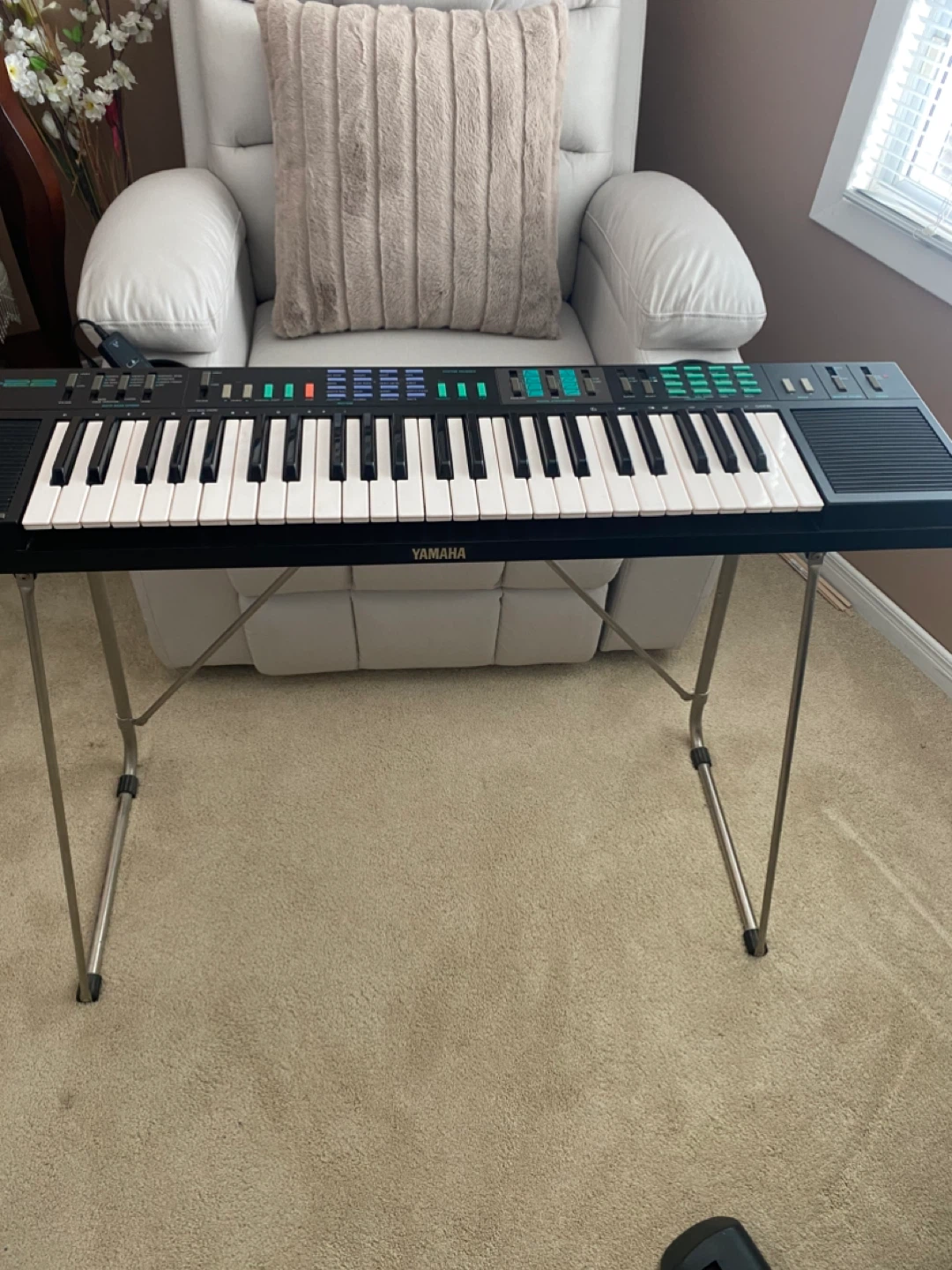 Yamaha PSR-22 Portable Electronic Keyboard with stand!