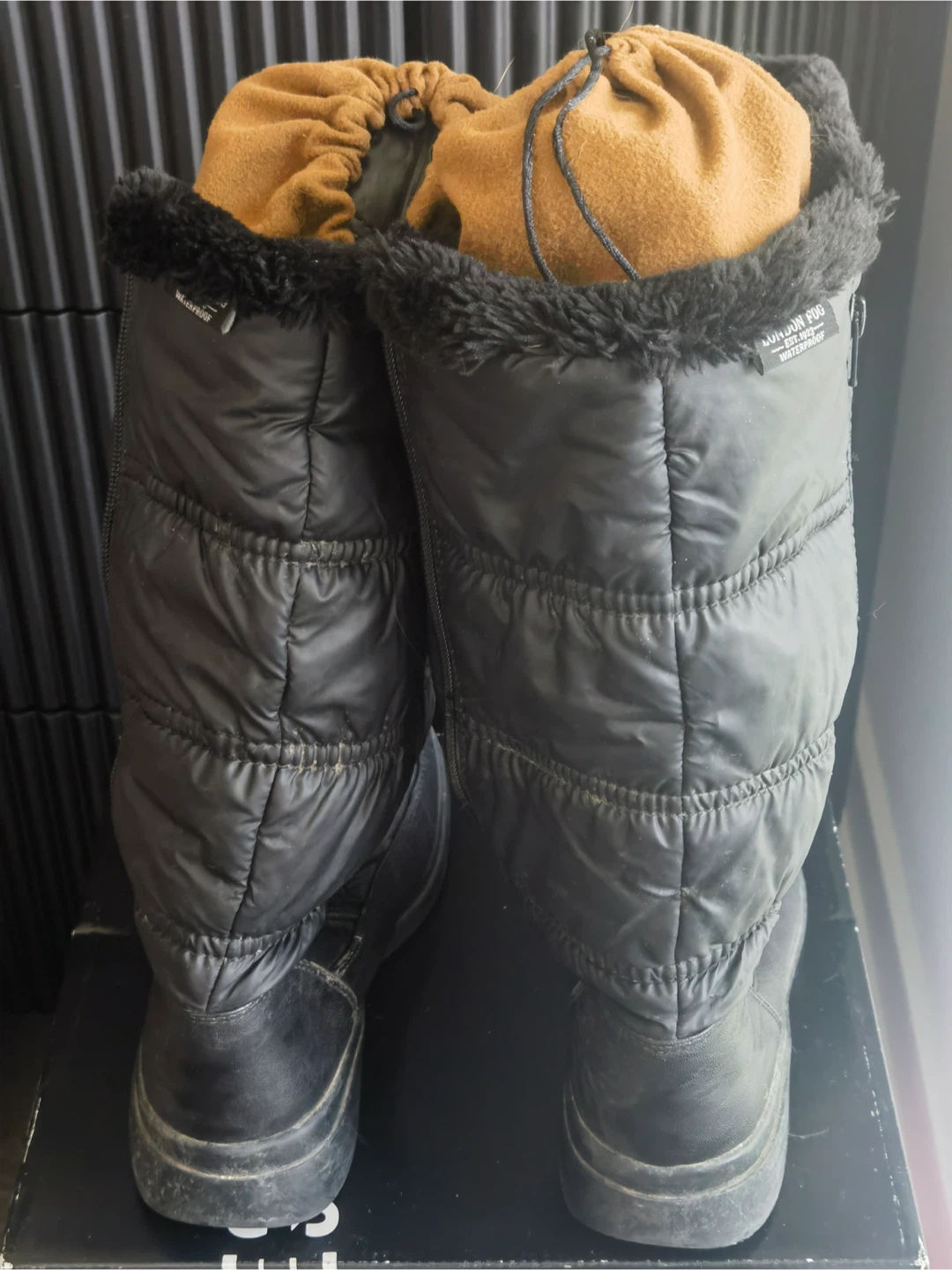 London Fog Black Puffer Winter Boots US 8 length 36cm - photo 2
