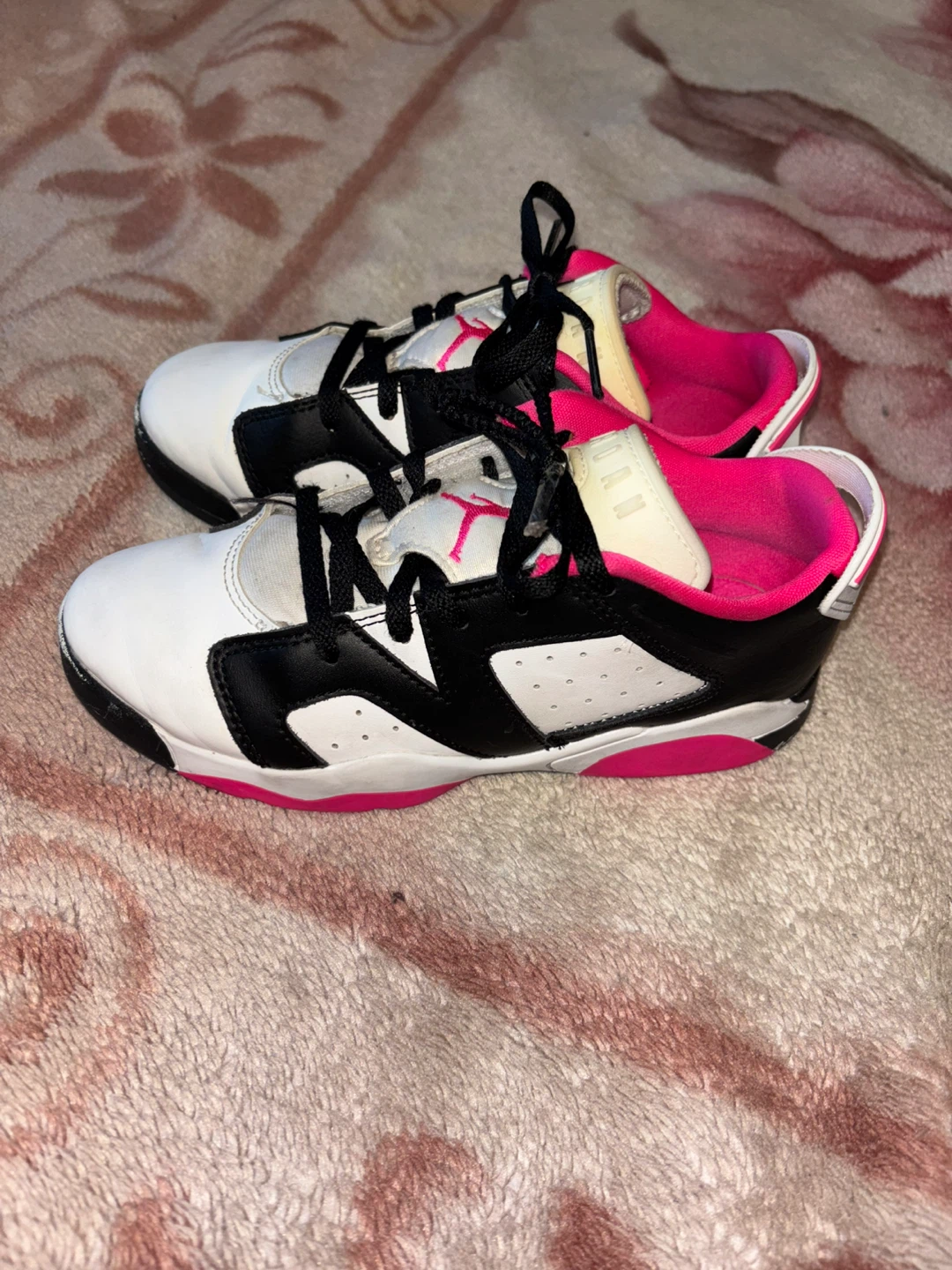 Jordan 6 Retro Low, Fierce Pink (GS) Size 2Y - photo 2