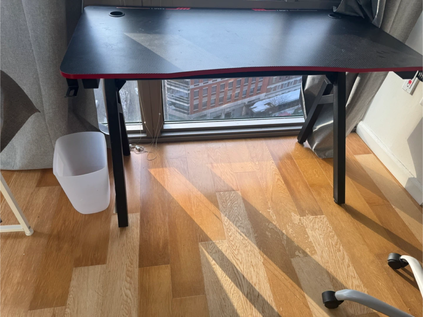 Gaming Desk with Carbon Fiber Texture