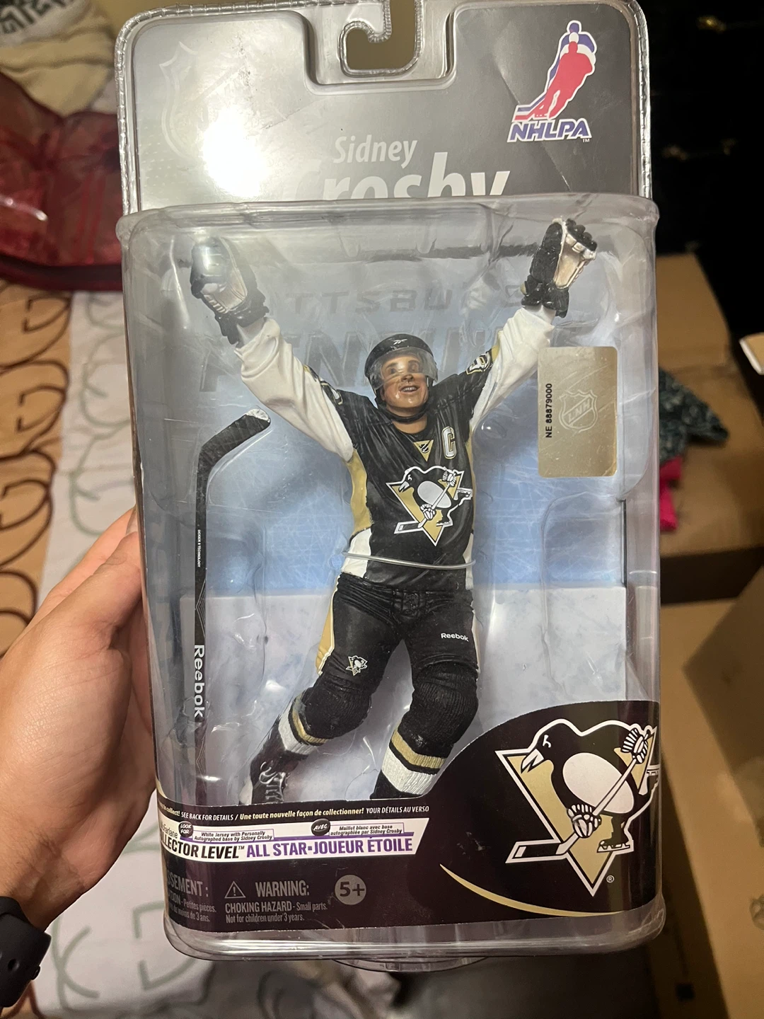 Jersey and McFarlane NHL Sidney Crosby Collector Level Figure - photo 2