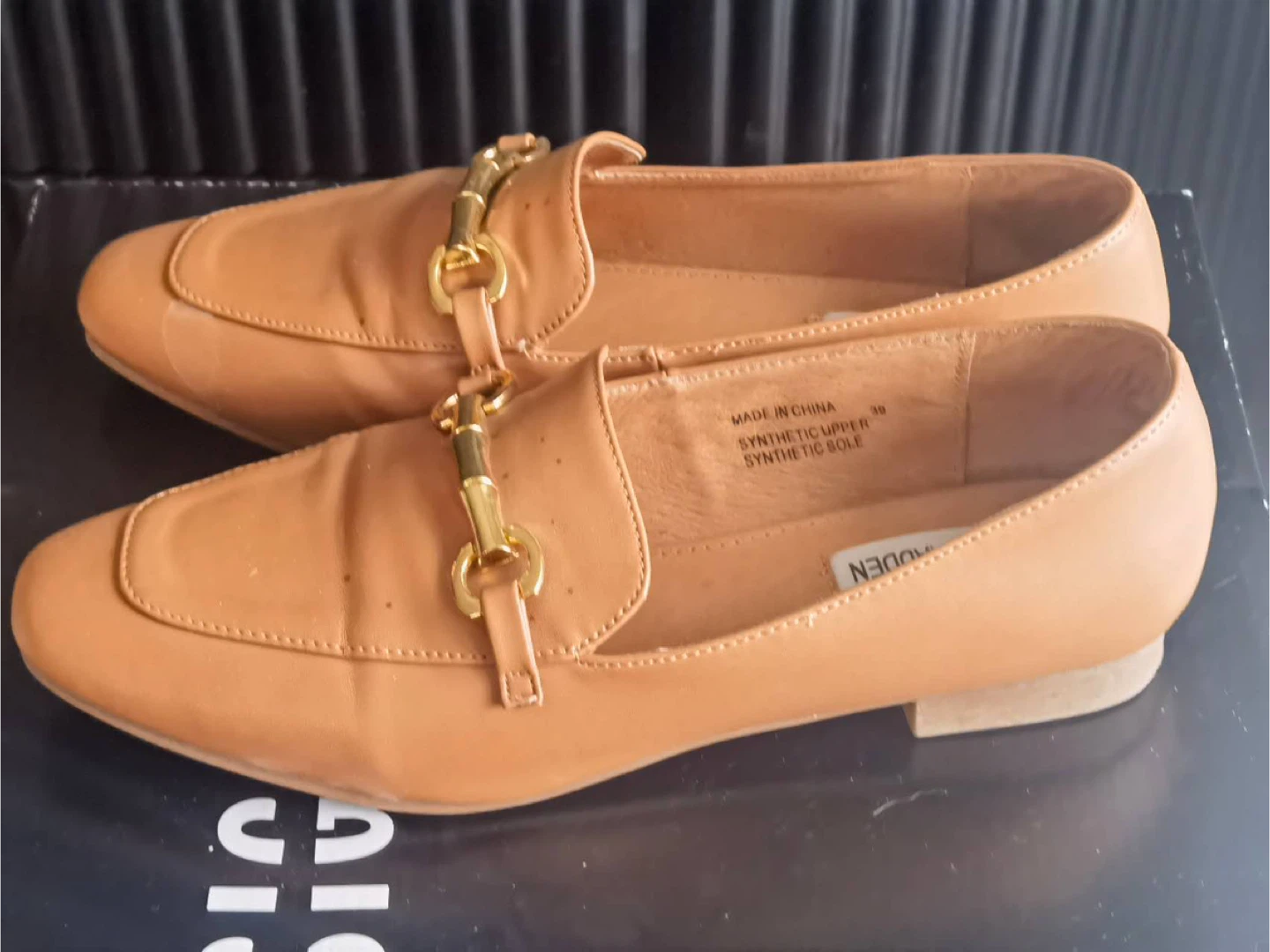 Steve Madden Tan Loafers with Gold Hardware size 8 - photo 2