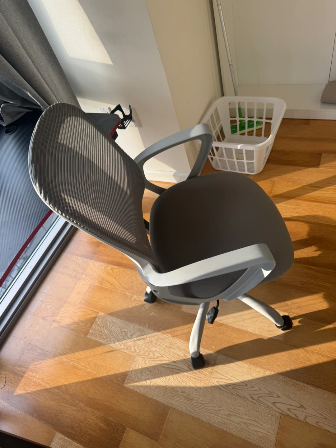 Gray Ergonomic Office chair  343 gold st brooklyn cash only