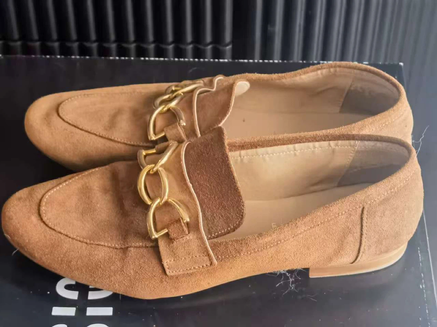 Brown Suede Loafers with Gold Chain Detail size 9 - photo 2