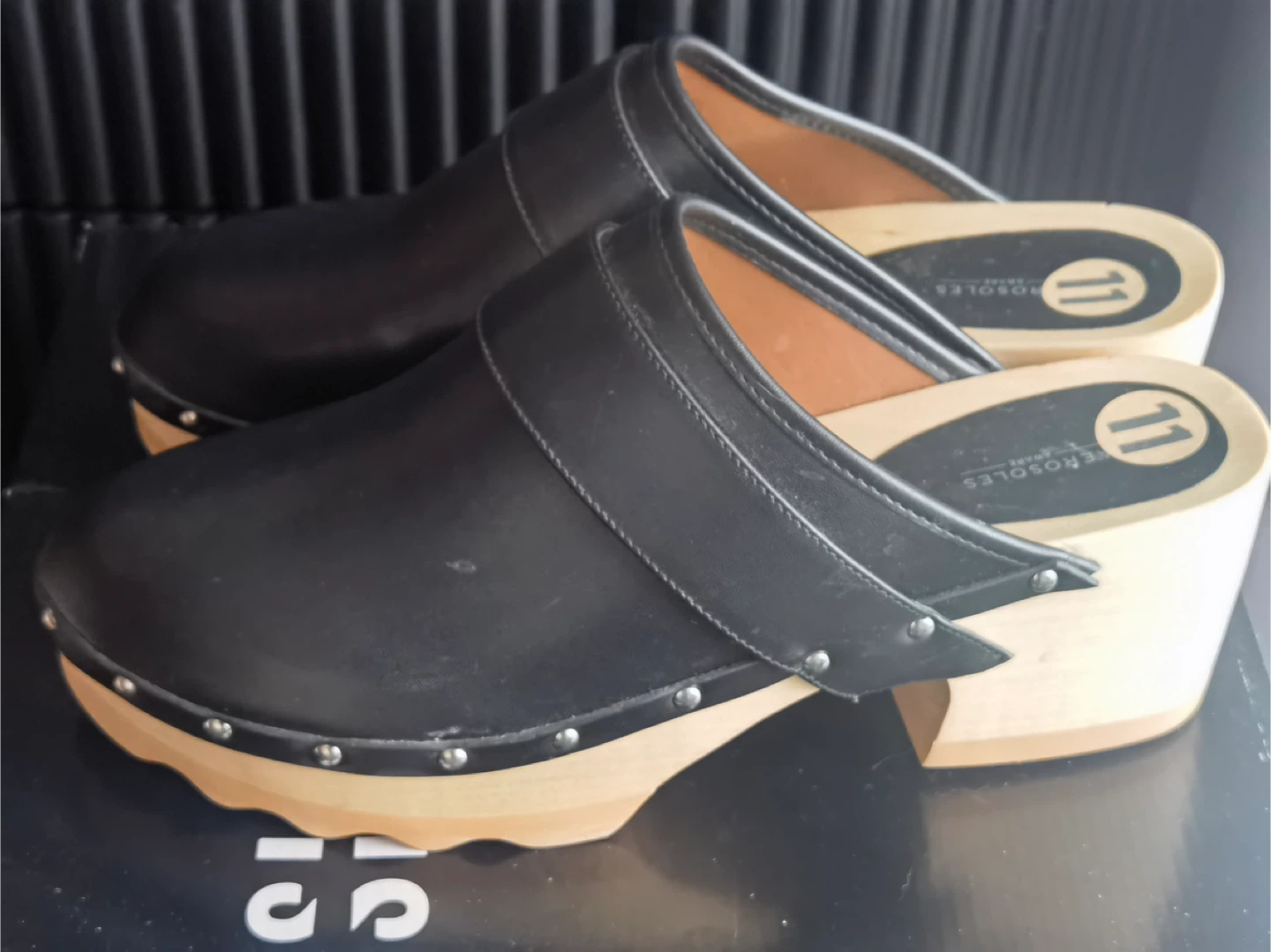 Aerosoles Black Clogs Size 11 - photo 3