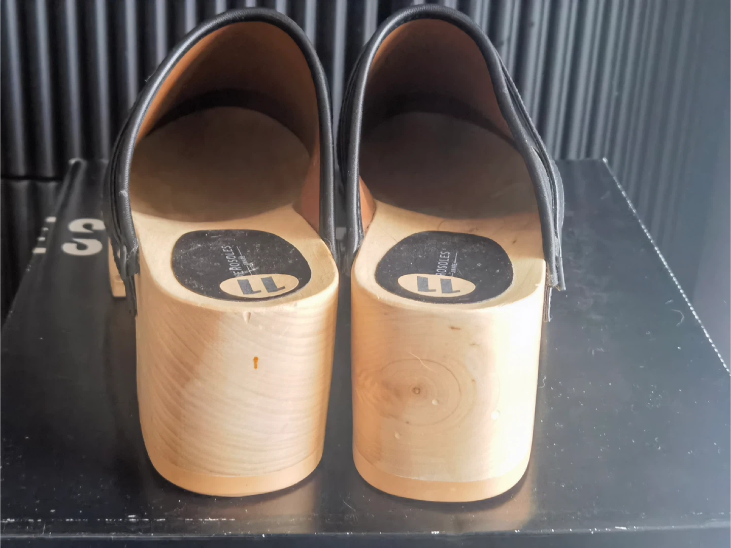 Aerosoles Black Clogs Size 11 - photo 4