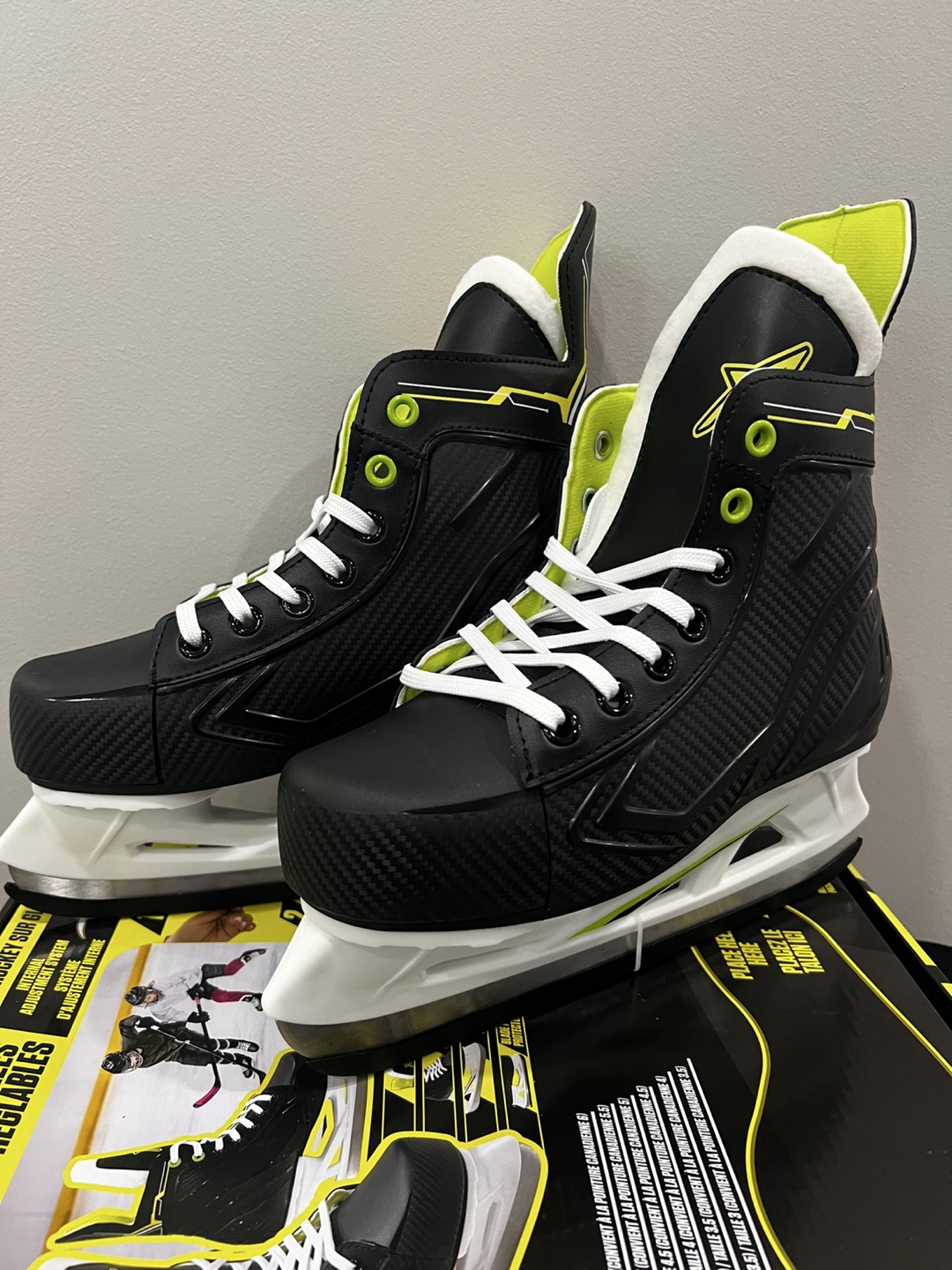 Future Stars Junior Adjustable Ice Hockey Skates (Size 3-5.5)