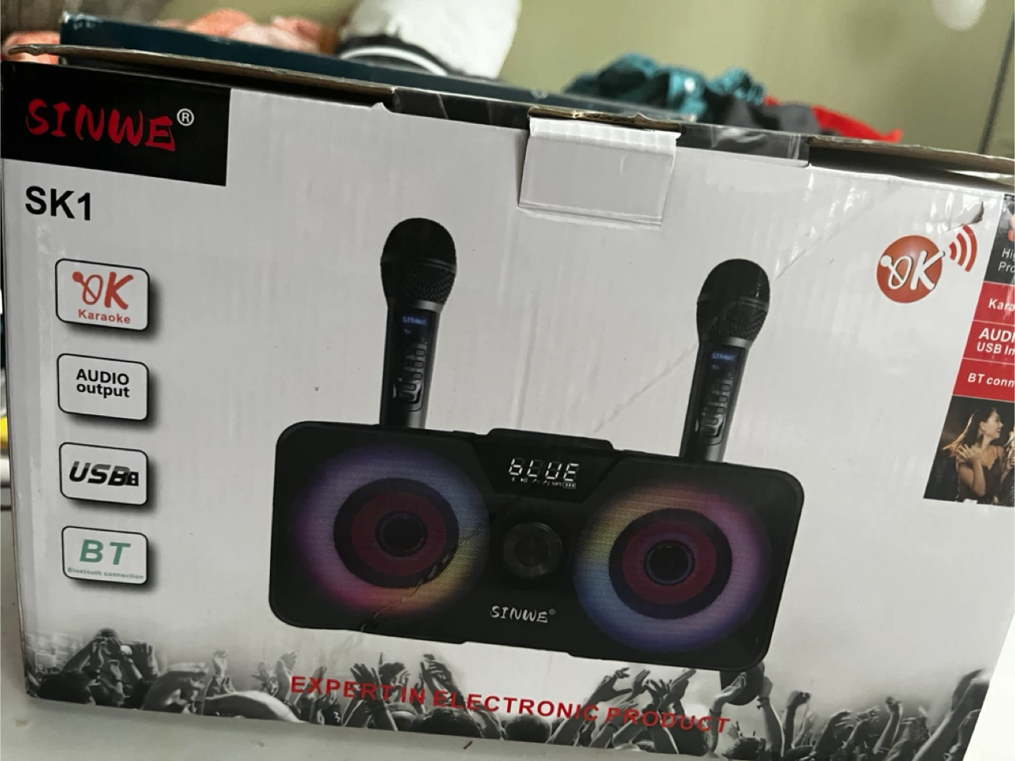 SINWE SK1 Karaoke Machine new with 2 Microphones