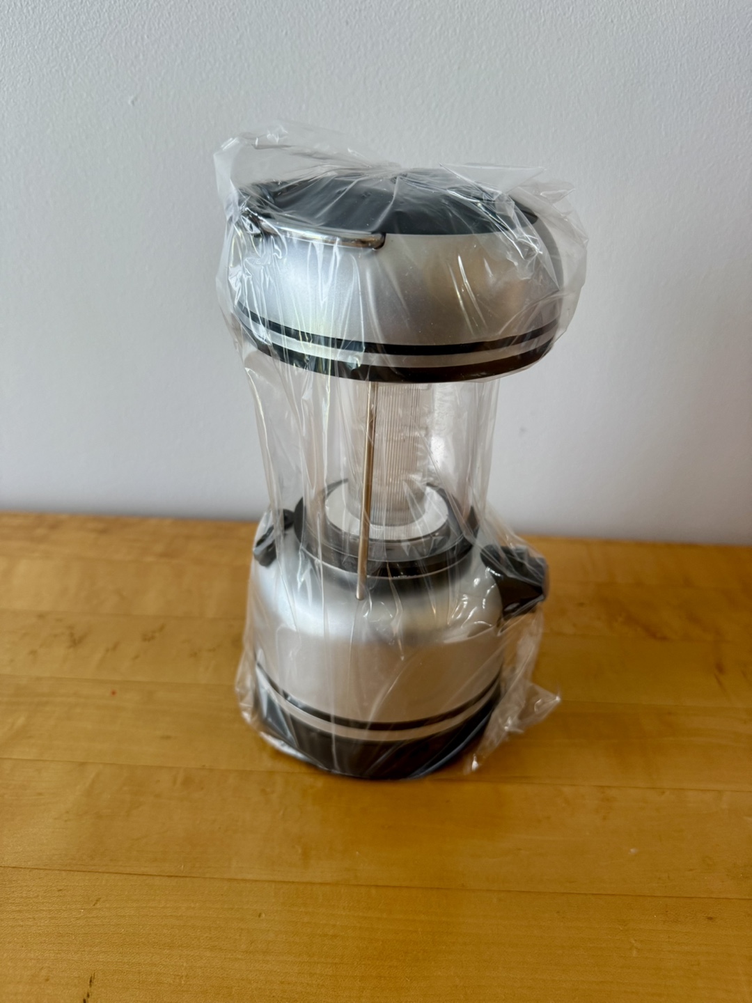 Innovage Outdoor Super-Bright 12-LED Power Lantern - photo 4