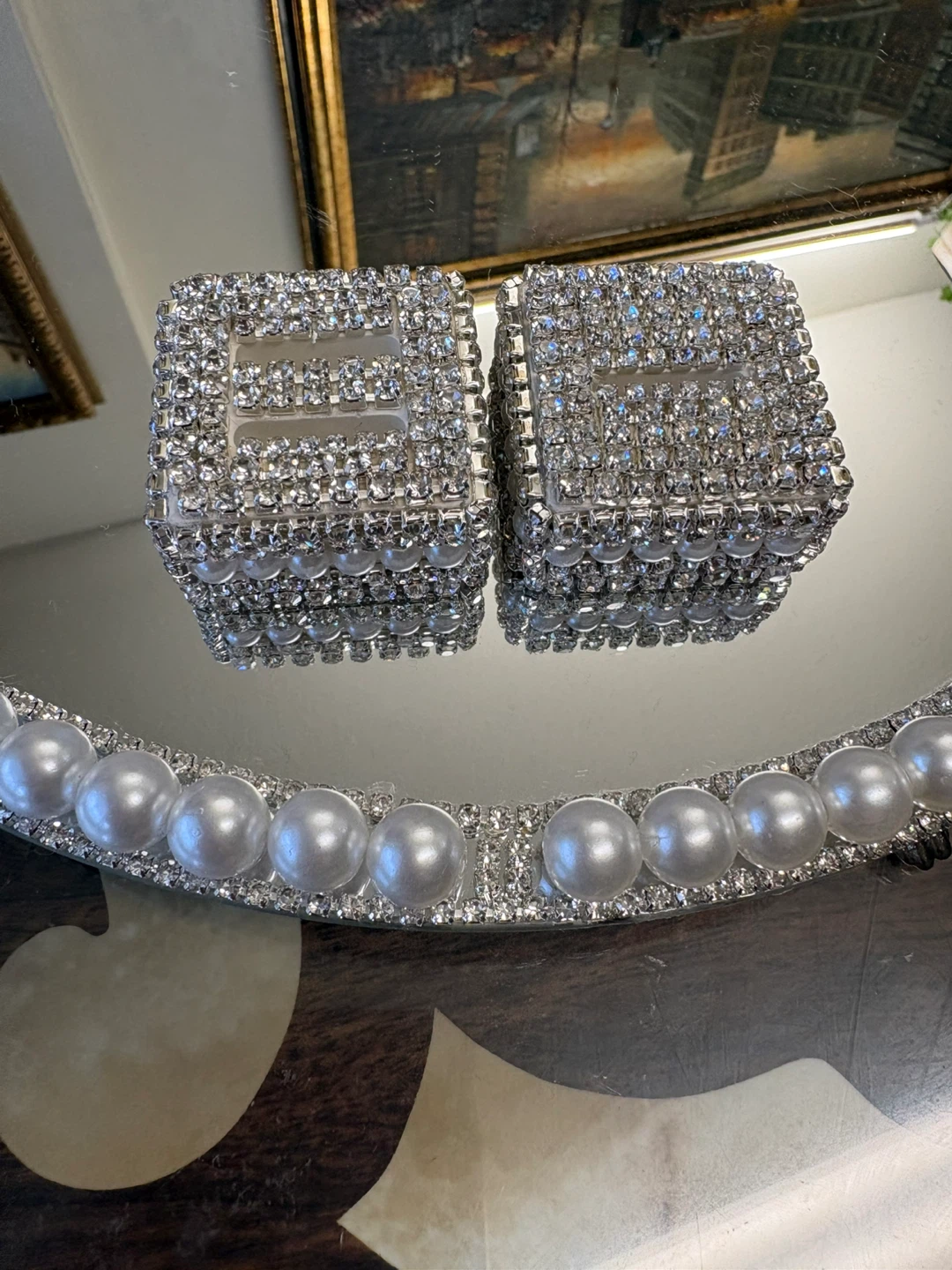 Round Mirror Tray with Faux Pearls & silver rhinestone Border - photo 3