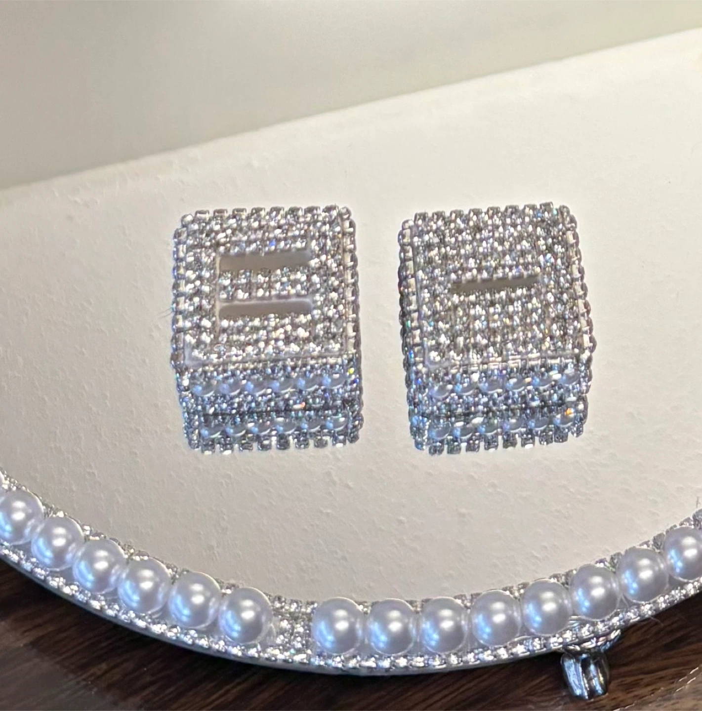 Round Mirror Tray with Faux Pearls & silver rhinestone Border - photo 5