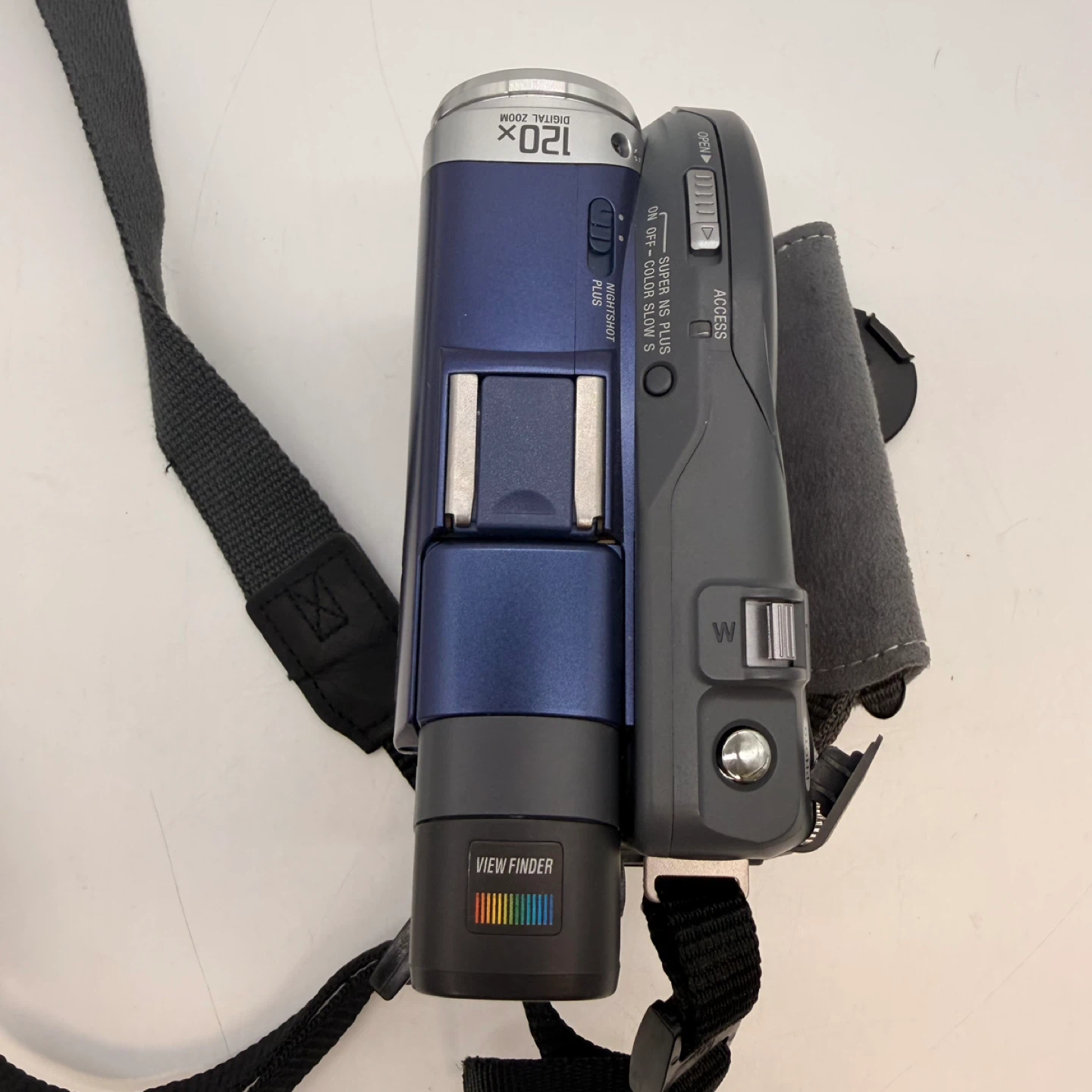 Sony Handycam DCR-DVD101 DVD Camcorder Bundle - photo 3