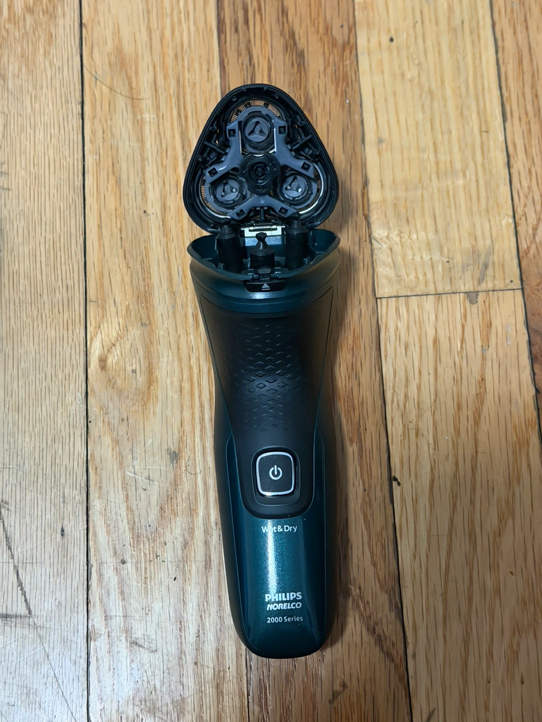 Philips Norelco 2000 Series Wet & Dry Electric Shaver - photo 4