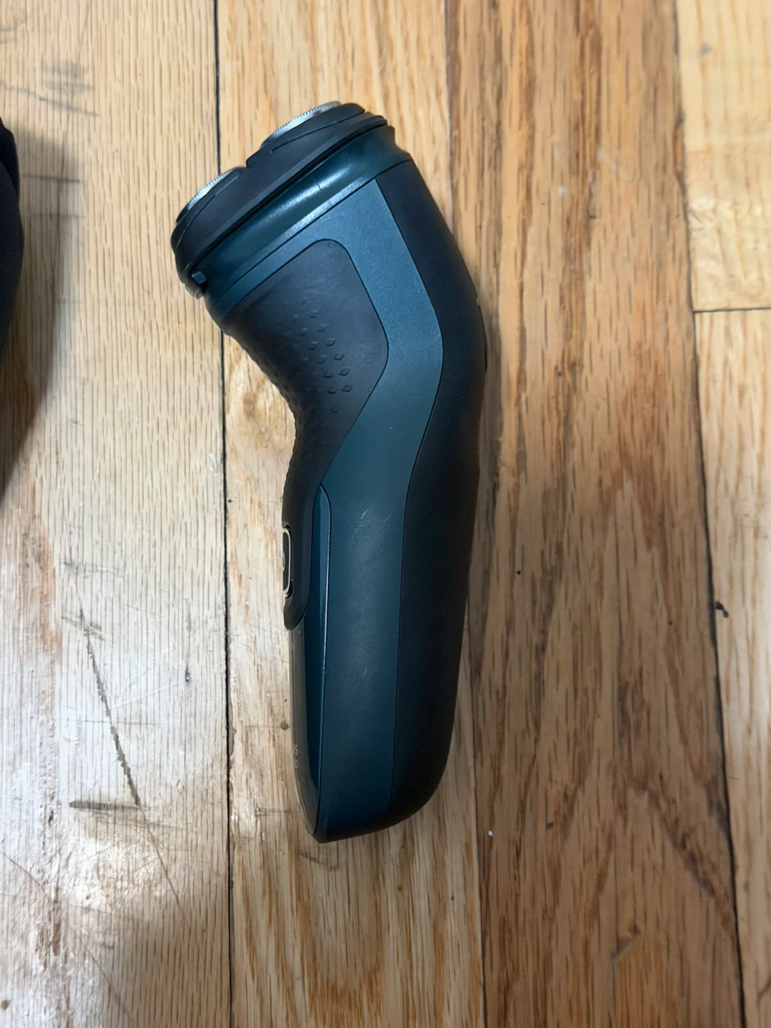 Philips Norelco 2000 Series Wet & Dry Electric Shaver - photo 2