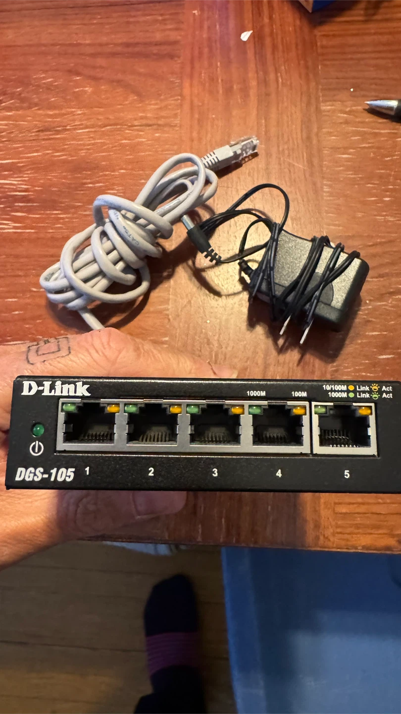 D-Link DGS-105 5-Port Gigabit Network Switch - photo 3