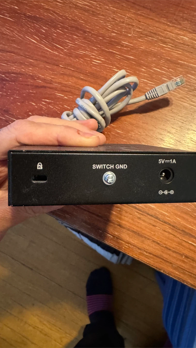D-Link DGS-105 5-Port Gigabit Network Switch - photo 2