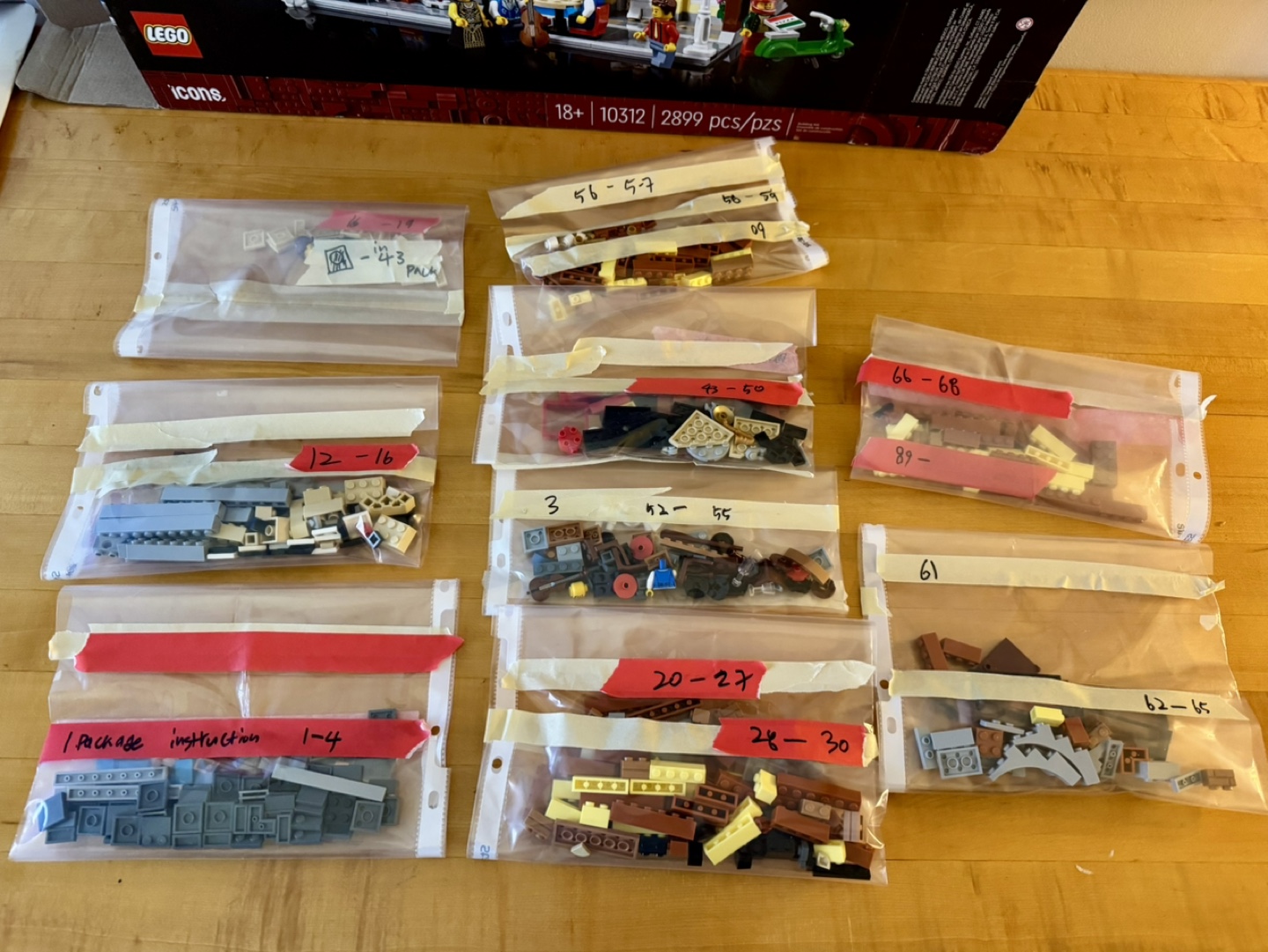LEGO Icons Jazz Club 10312 Modular Building Set - photo 3