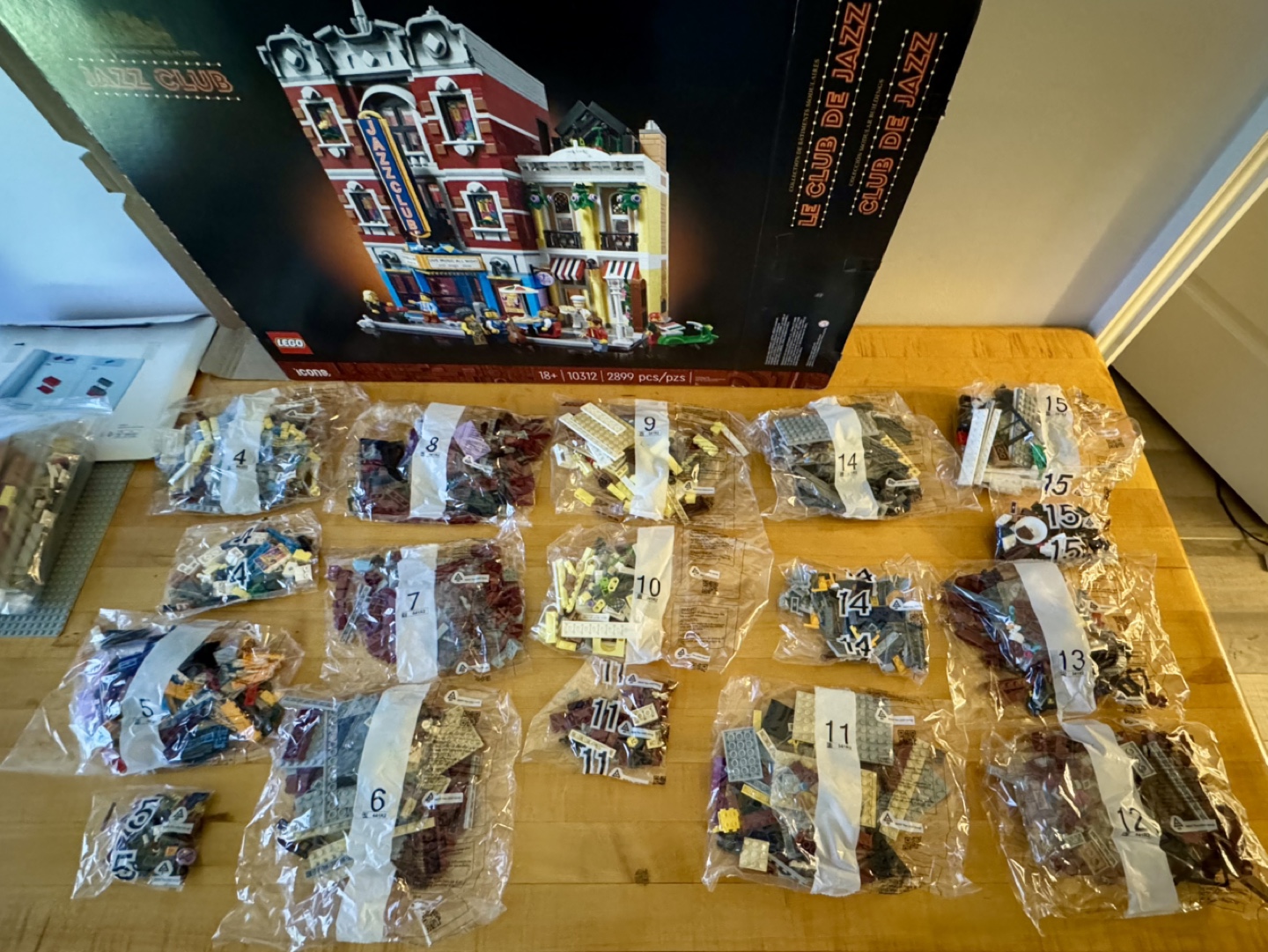 LEGO Icons Jazz Club 10312 Modular Building Set - photo 5