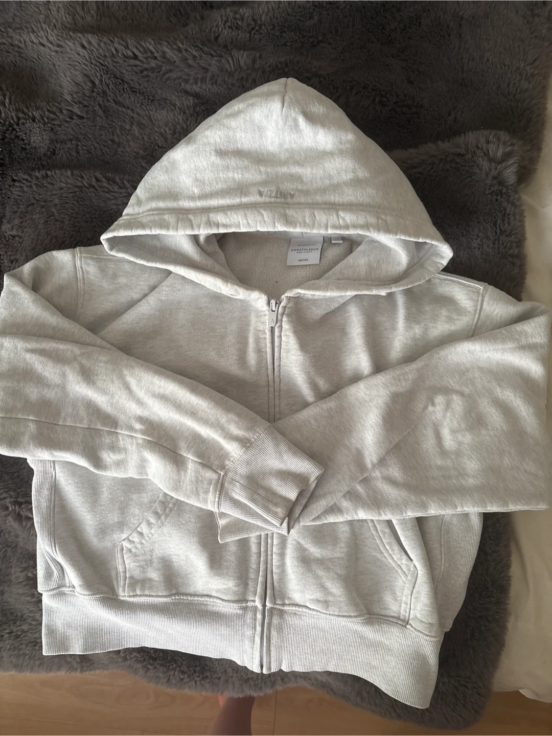 Small Aritzia boyfriend sweater