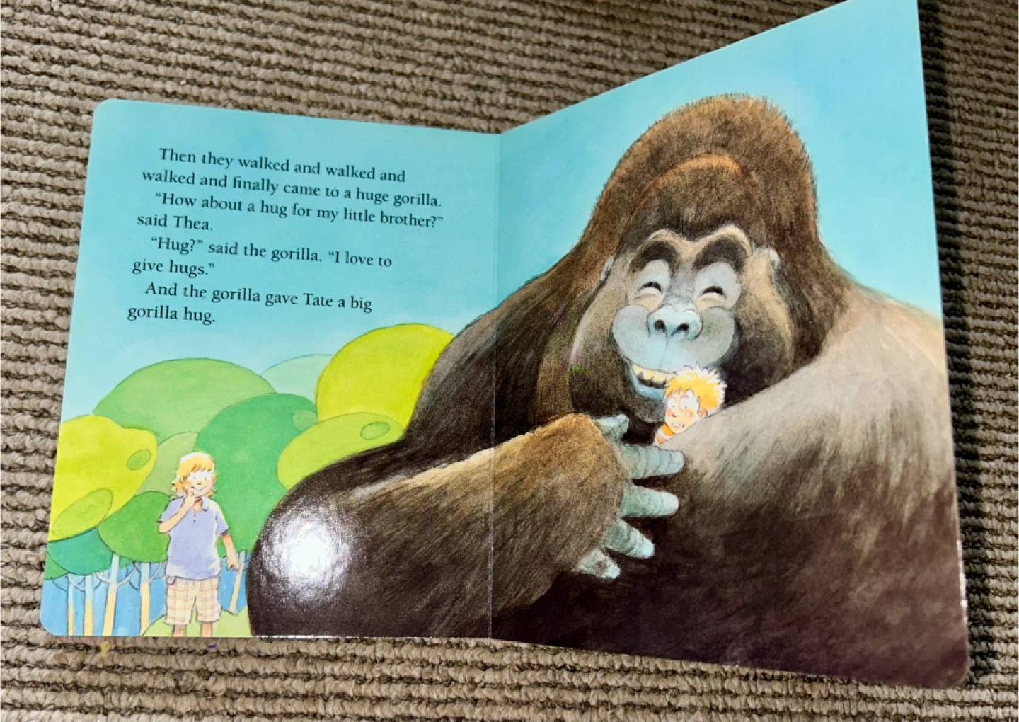 Robert Munsch Hugs Children's Book - photo 2