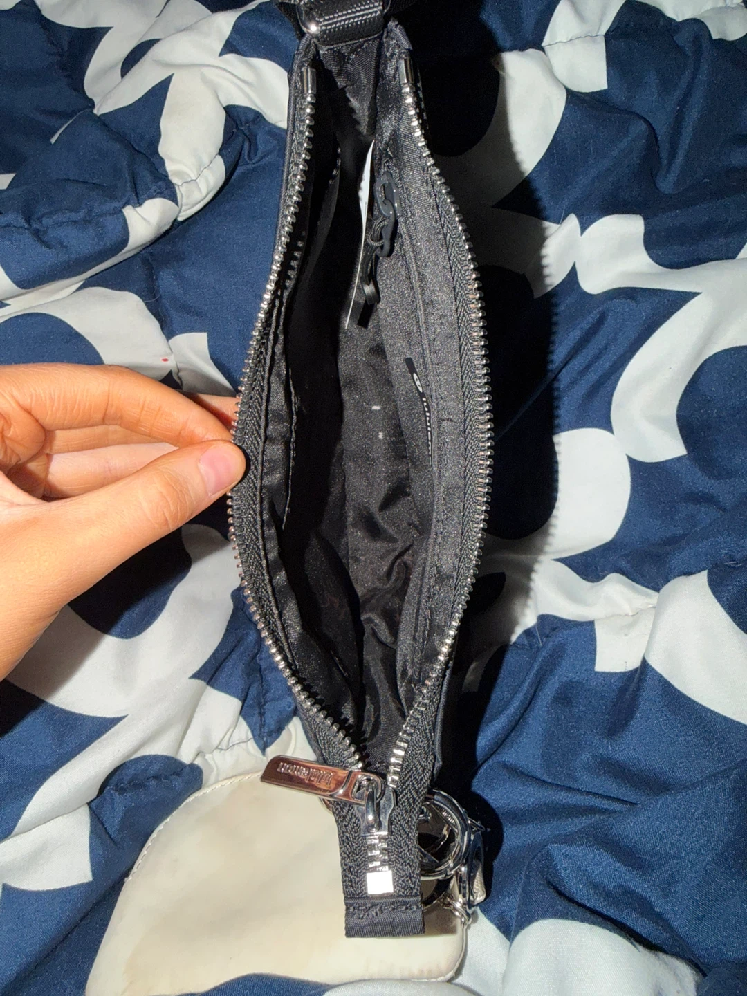 Lululemon Black Mini Bag with Pouch - photo 5