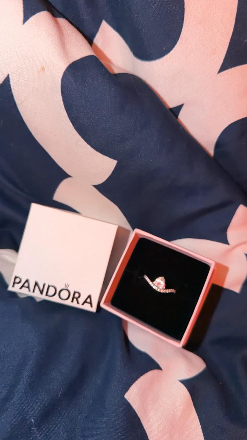 Pandora Ring with Heart-Shaped Stone