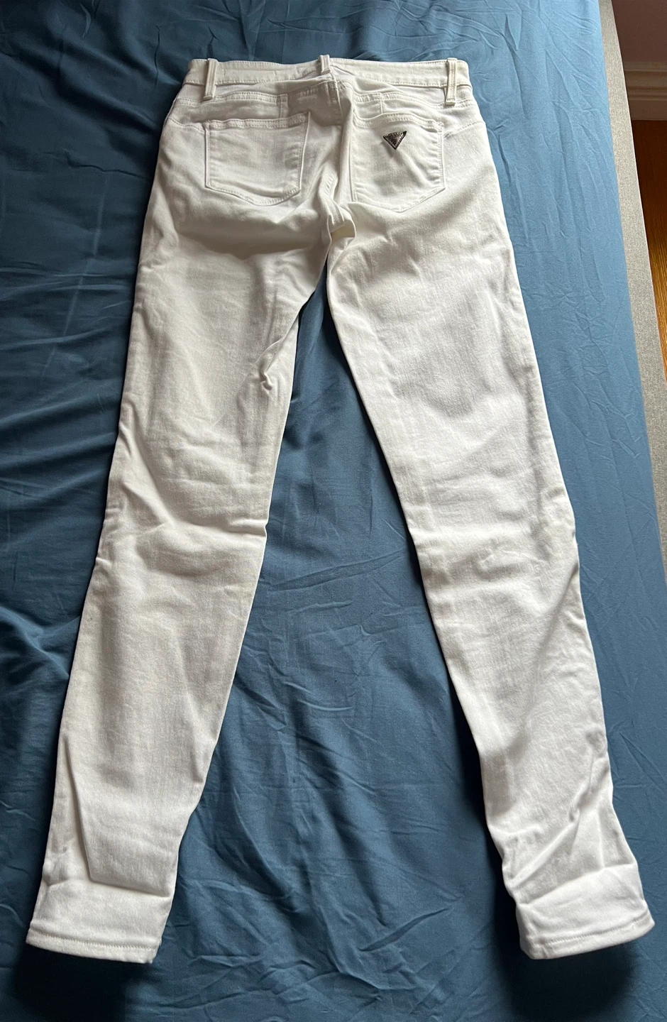 White Guess Skinny Jeans - Size 24 - photo 2