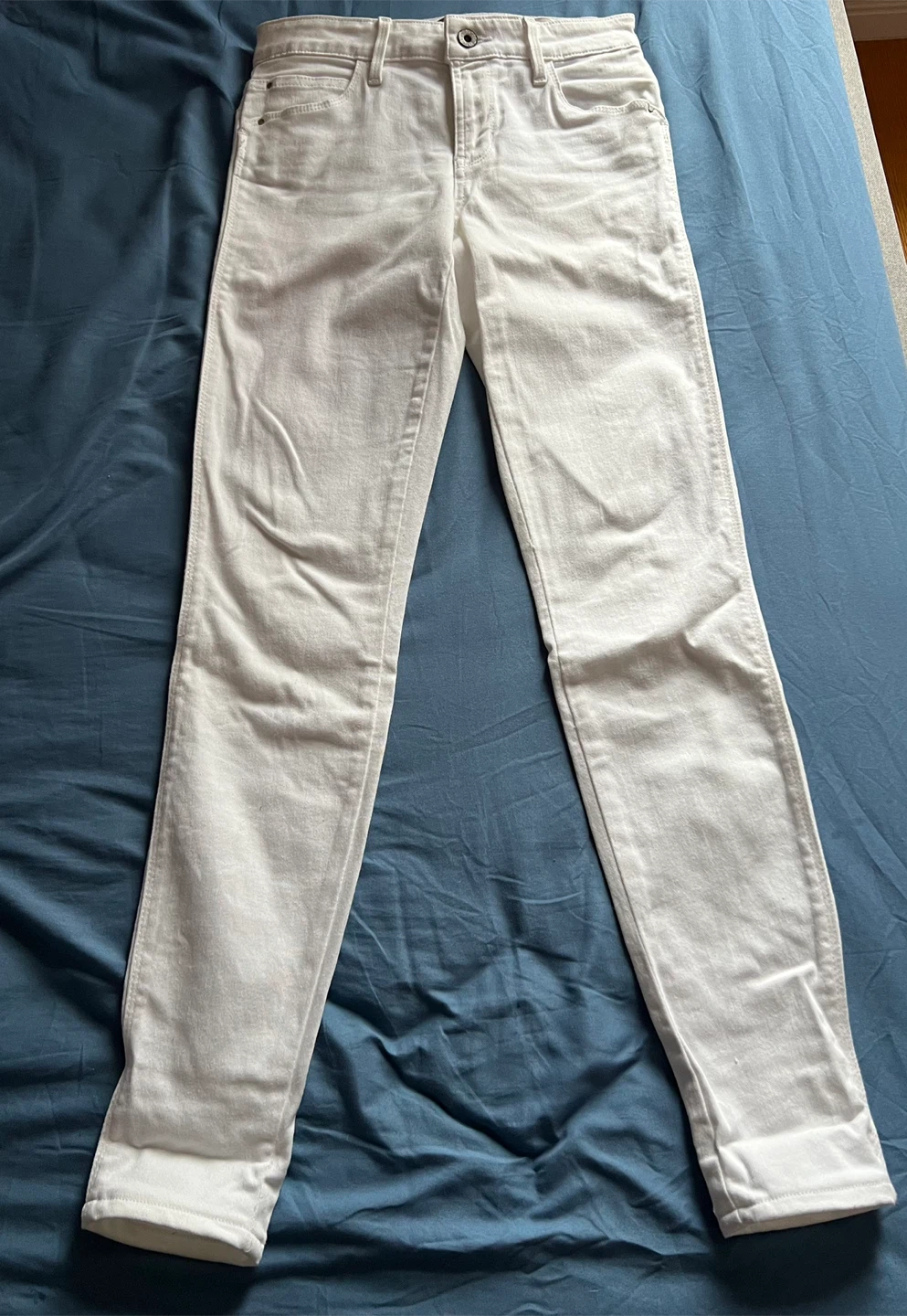 White Guess Skinny Jeans - Size 24