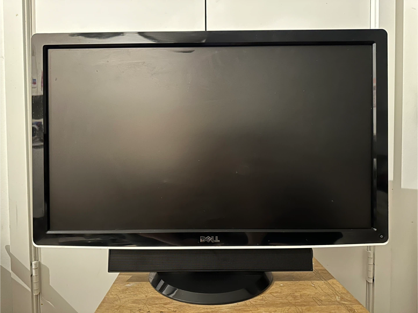 Dell Monitor 24 inches $10