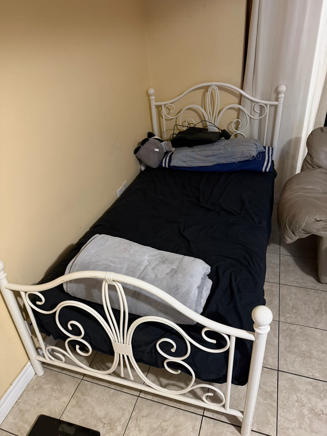 White Metal Twin Bed Frame - photo 3