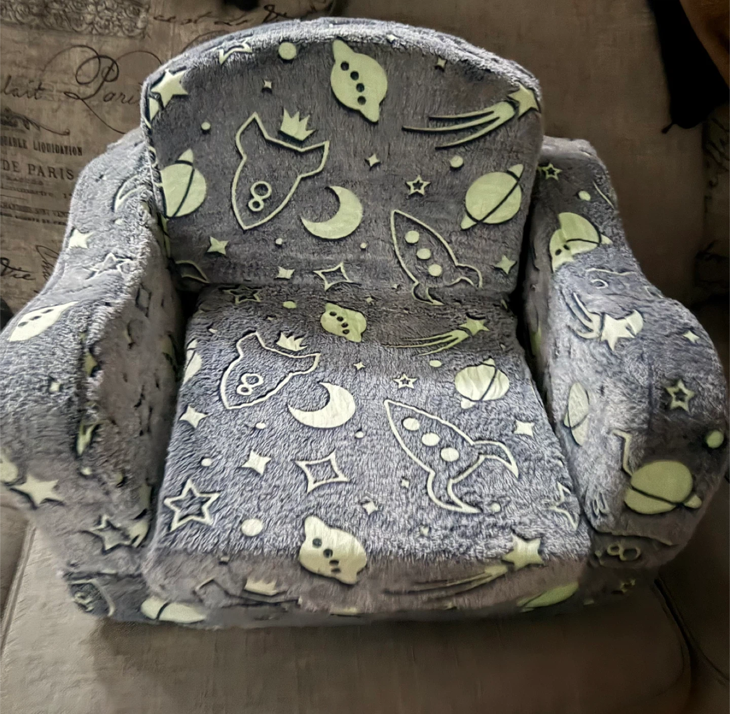 Kids Fluffy Glow-in-the-Dark Space Couch Chair - photo 4