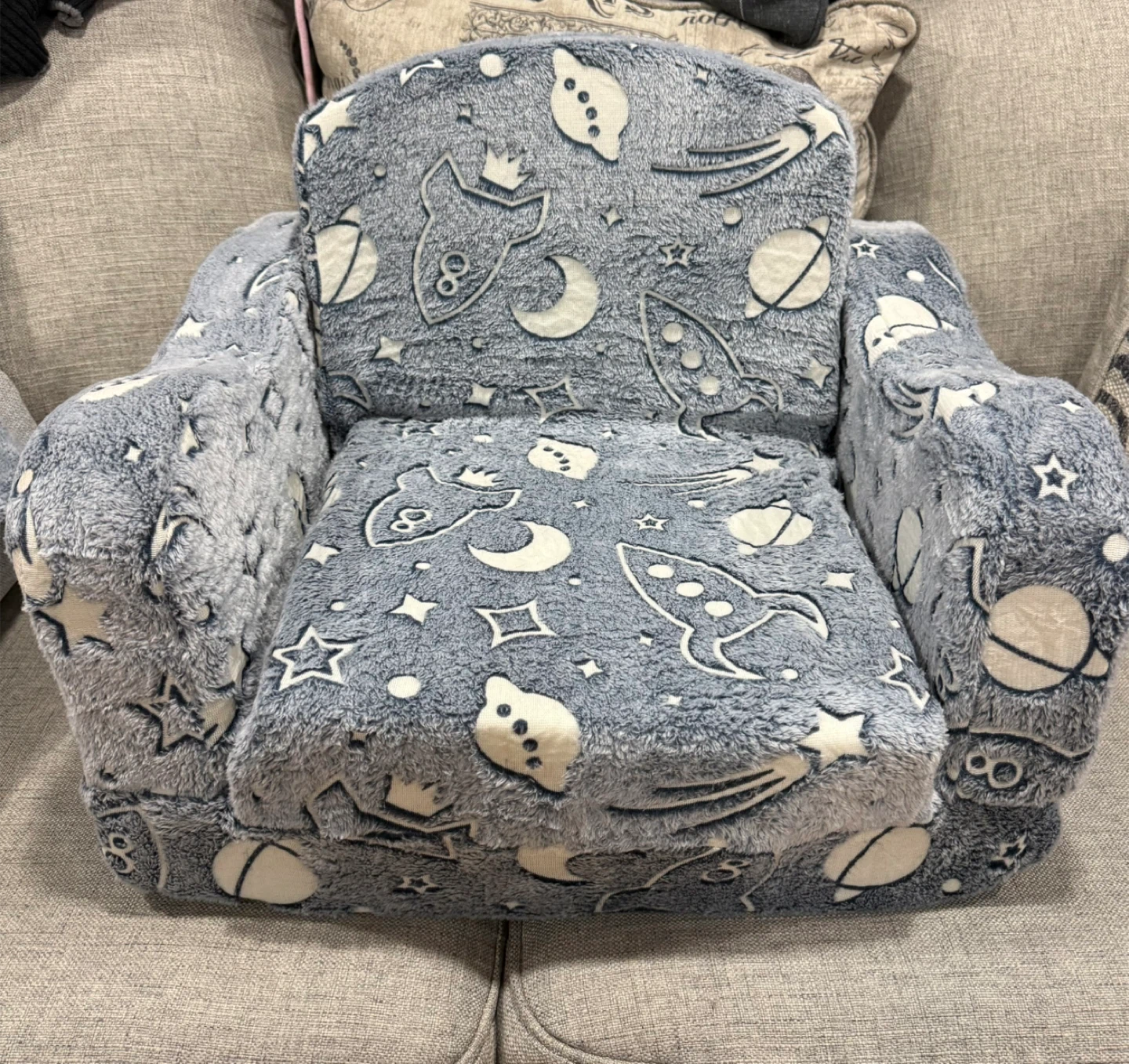 Kids Fluffy Glow-in-the-Dark Space Couch Chair