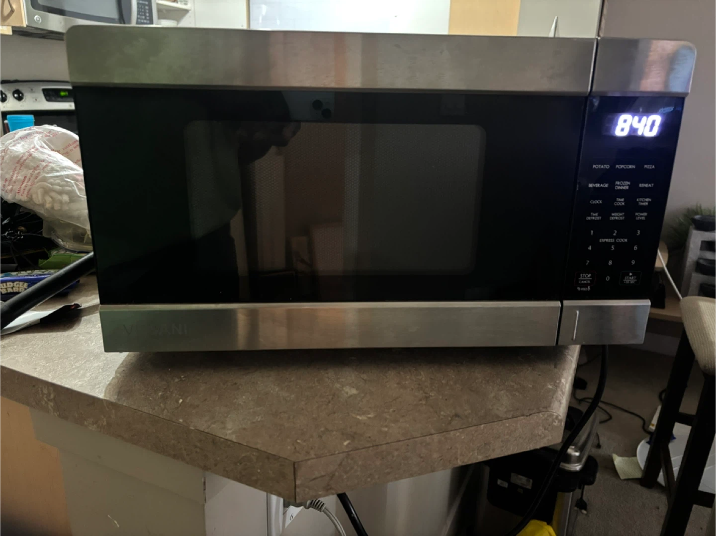 VISSANI 120V 1400W Microwave Oven