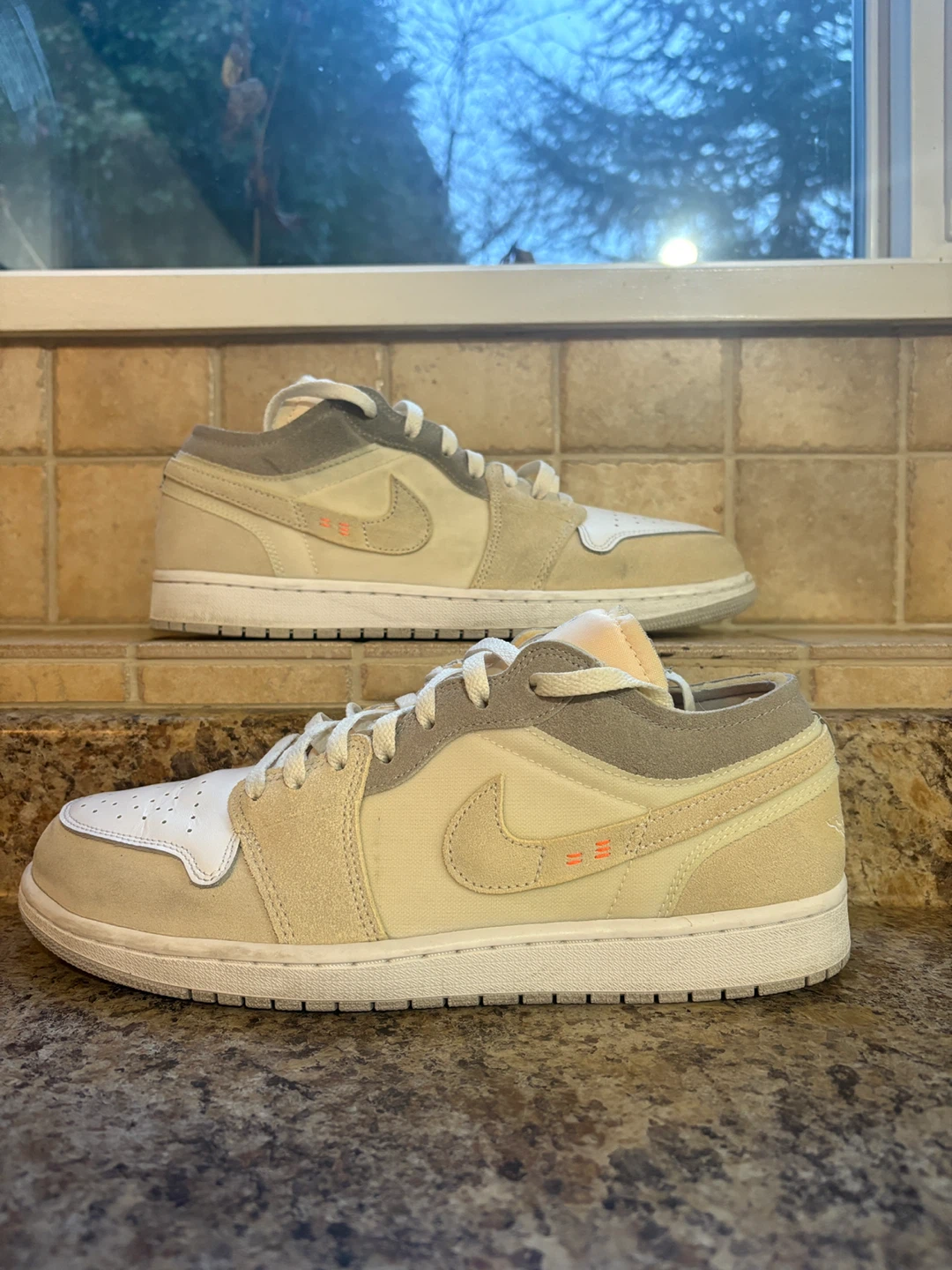 Air Jordan 1 Low SE "Light Orewood Brown"