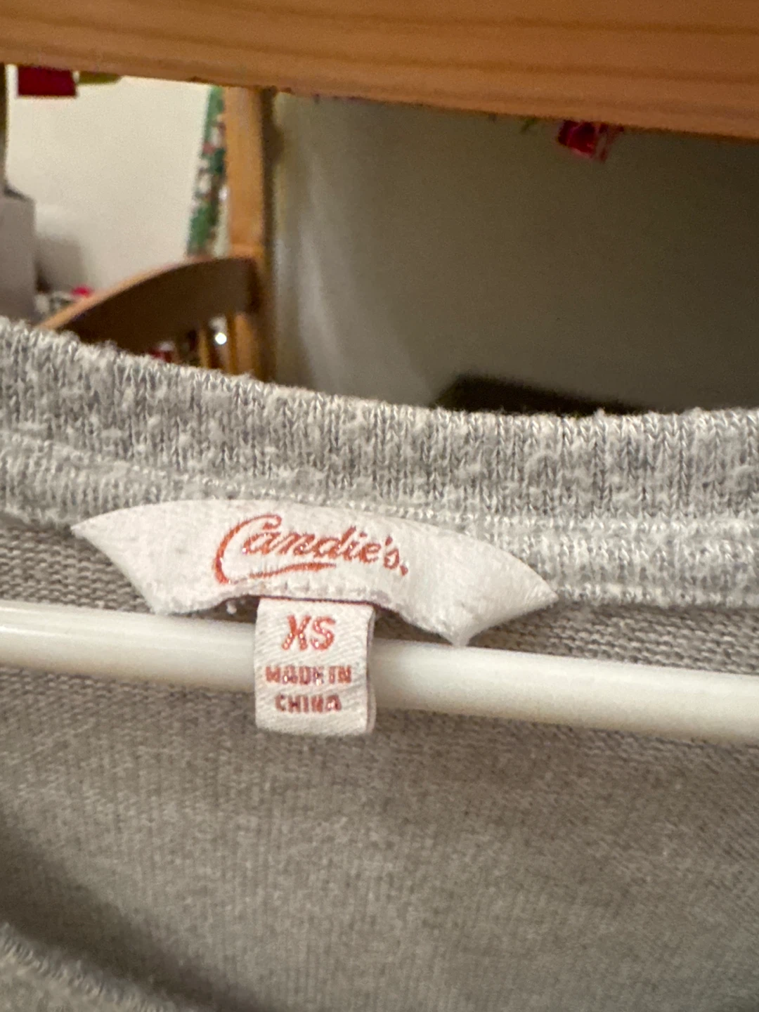Candie's Gray V-Neck Twist-Front Long Sleeve Top XS - photo 2