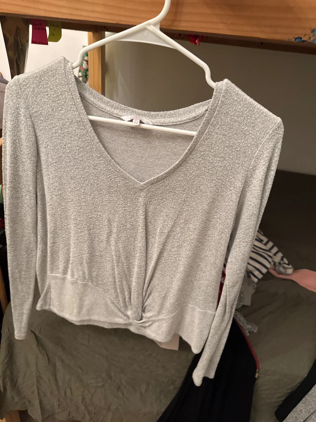 Candie's Gray V-Neck Twist-Front Long Sleeve Top XS