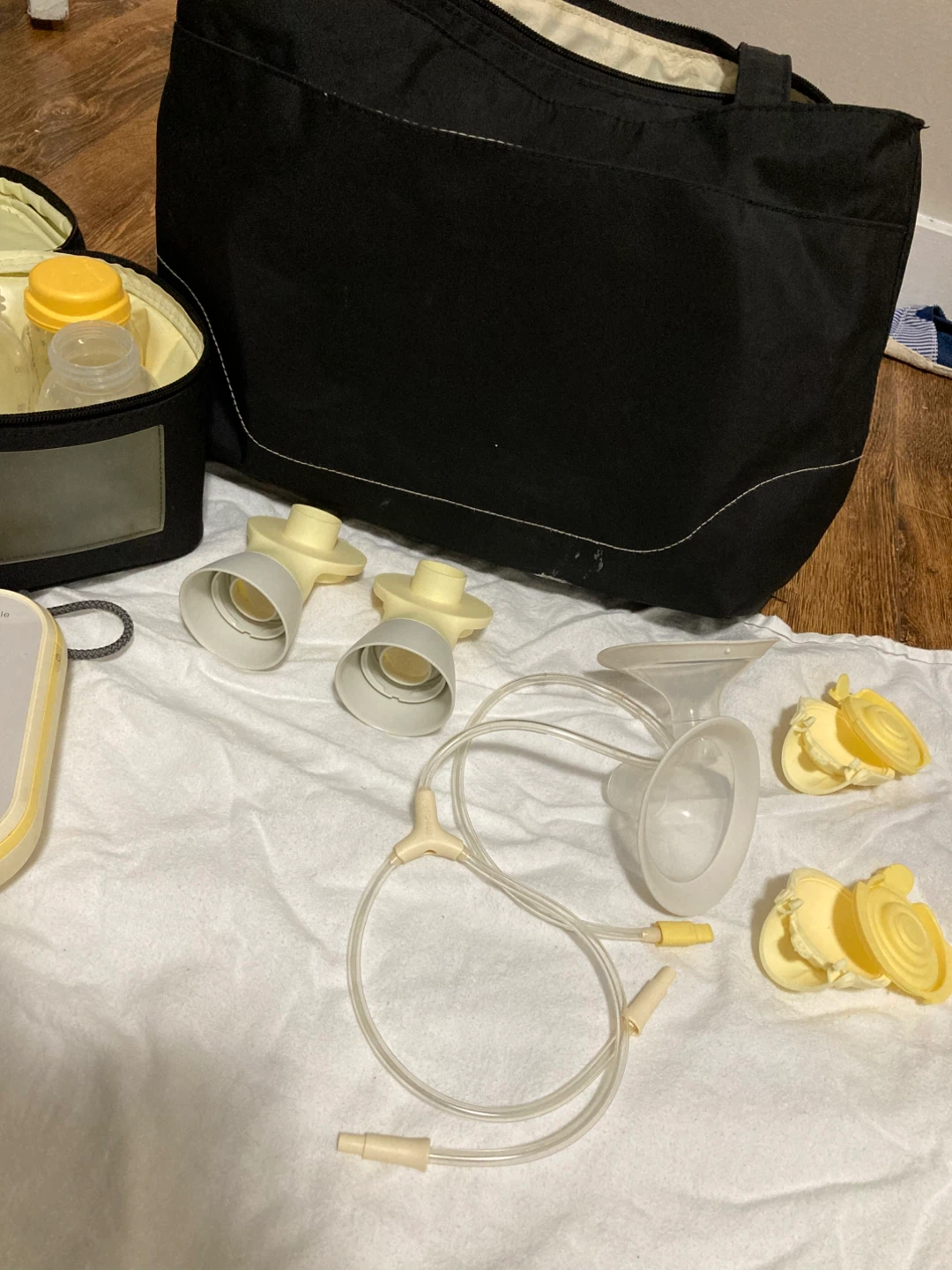 Medela Freestyle Breast Pump with Bag and Accessories - photo 2