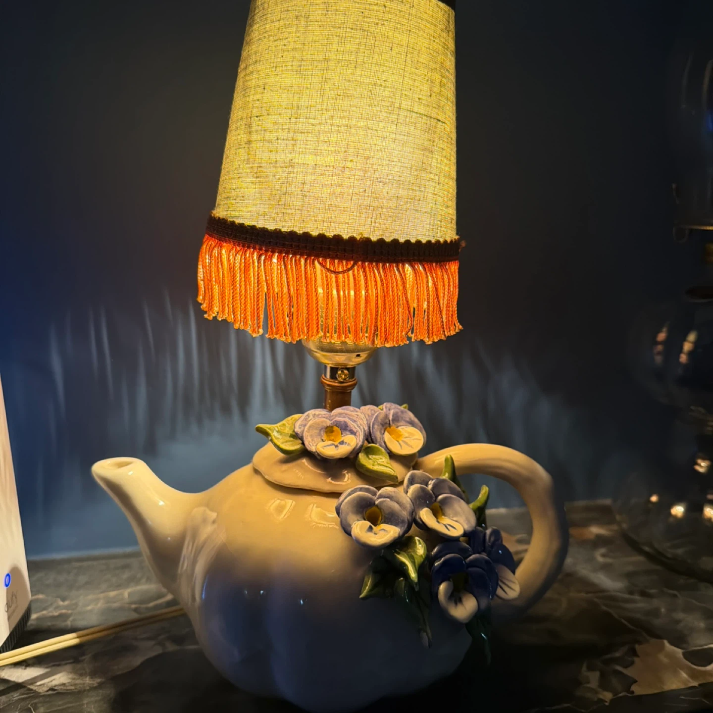 Vintage Ceramic Teapot Lamp with Floral Accents - photo 3