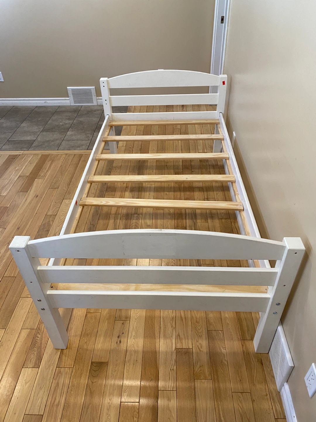 White Twin Size Solid Wood Bed Frame (CAN DELIVER)