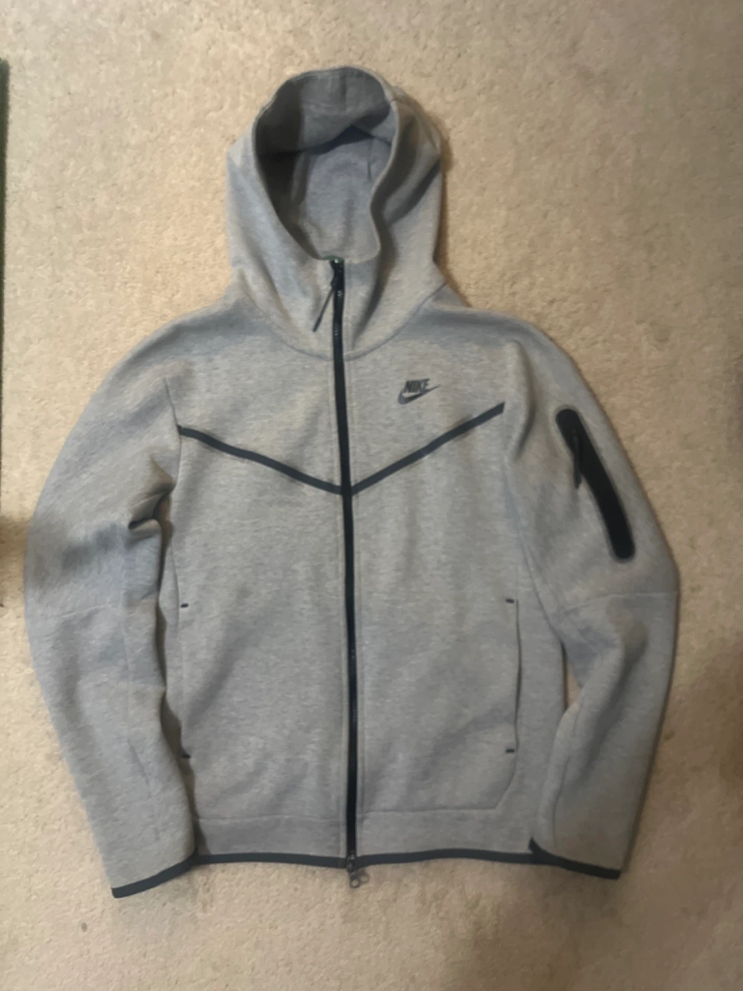 Nike tech fleece - stock x tag