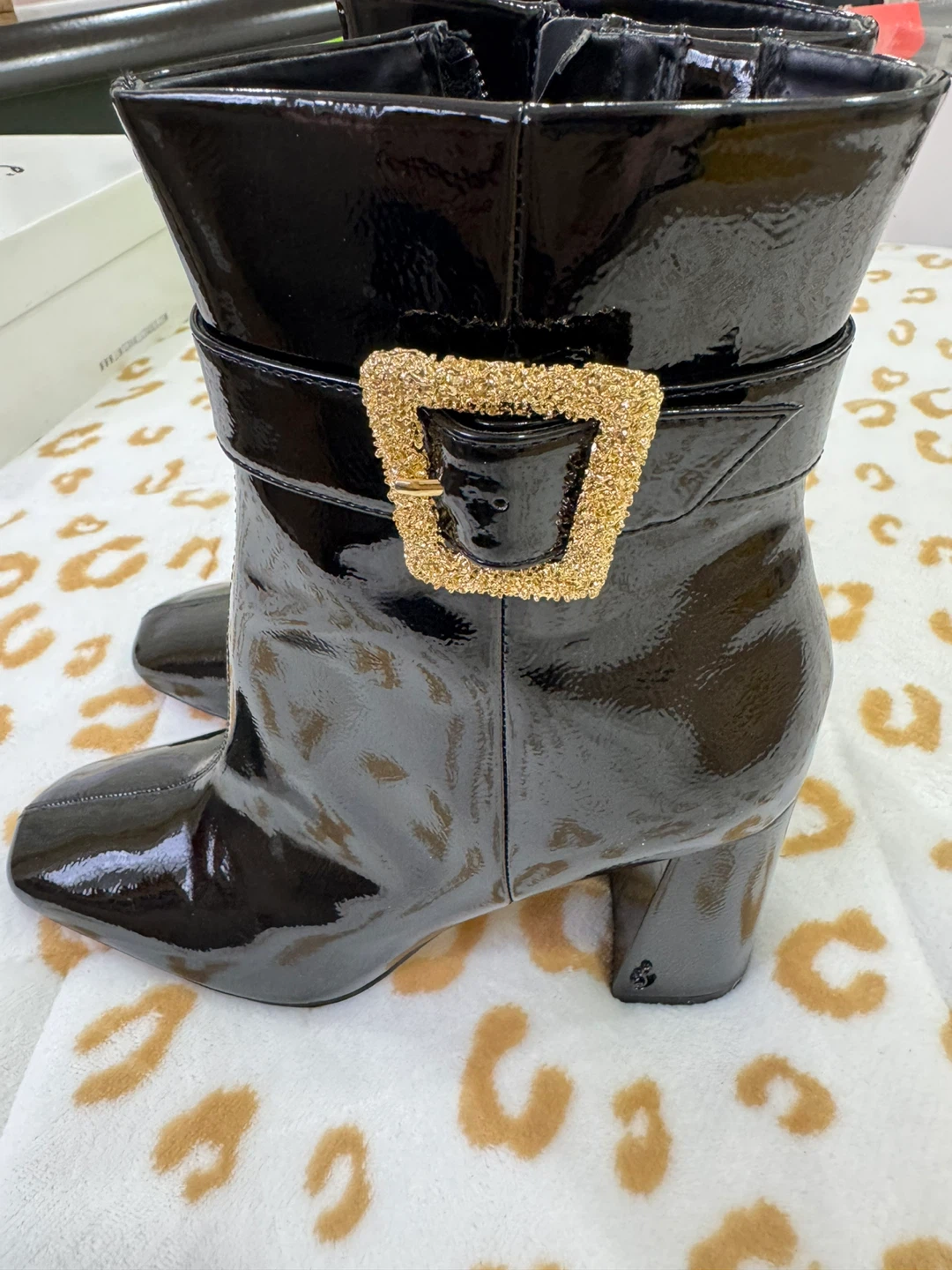 Shiny blk boots size 8🏆