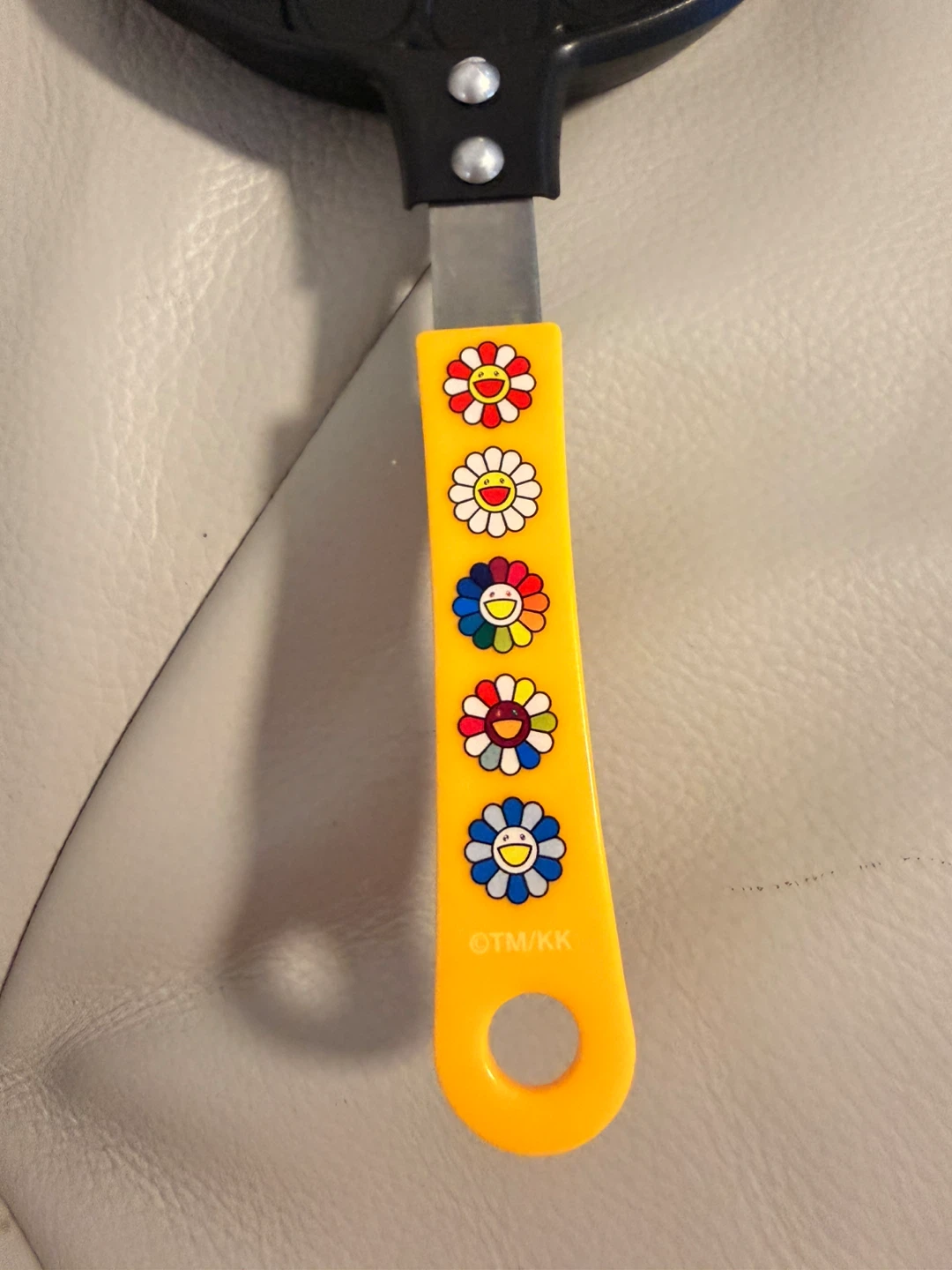 Takashi Murakami Flower Pancake Pan - photo 3