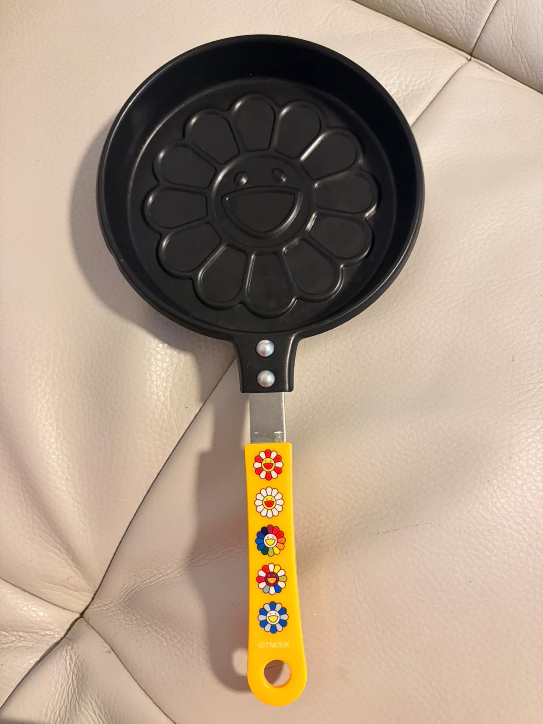 Takashi Murakami Flower Pancake Pan - photo 2