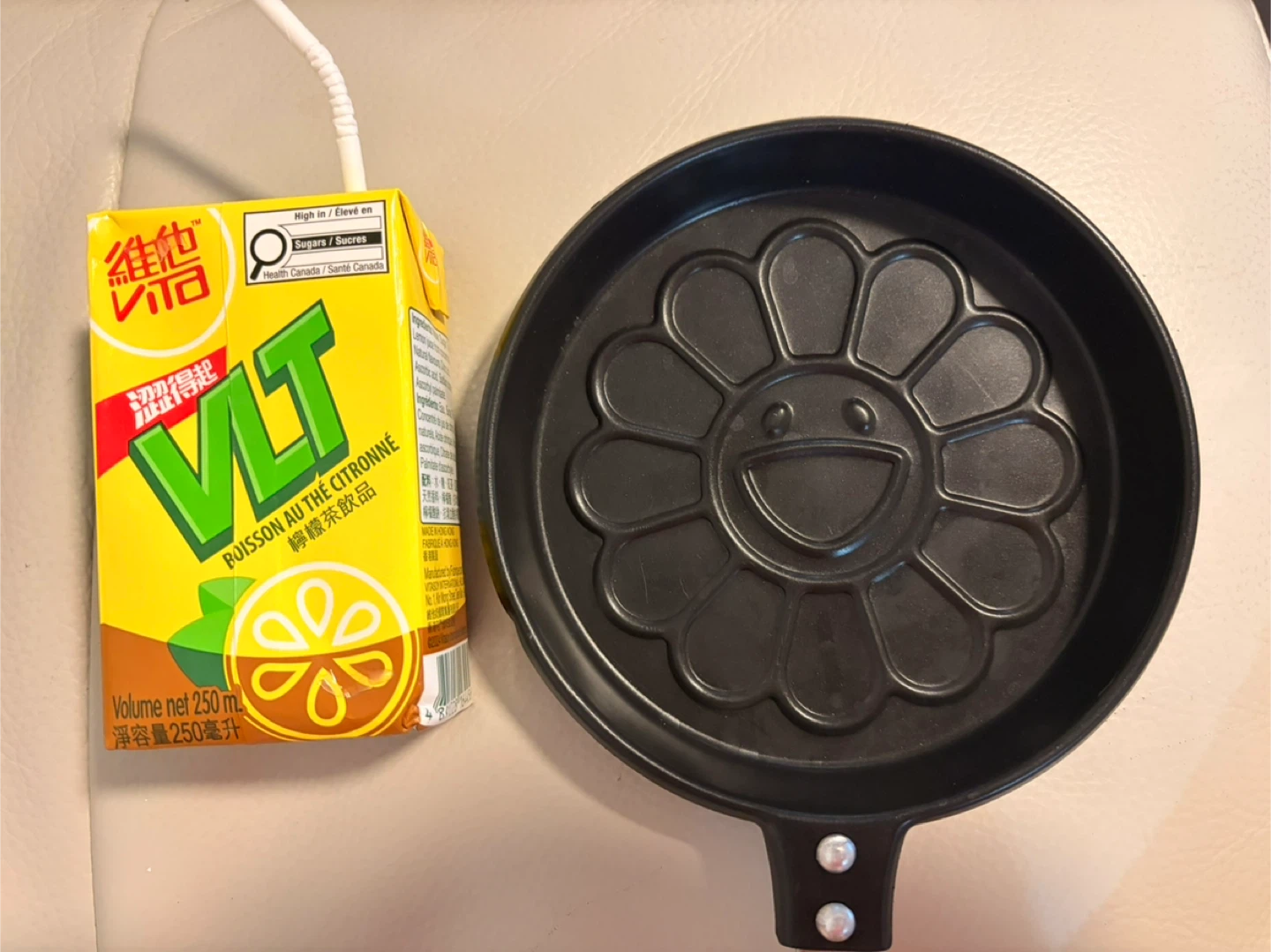 Takashi Murakami Flower Pancake Pan - photo 4