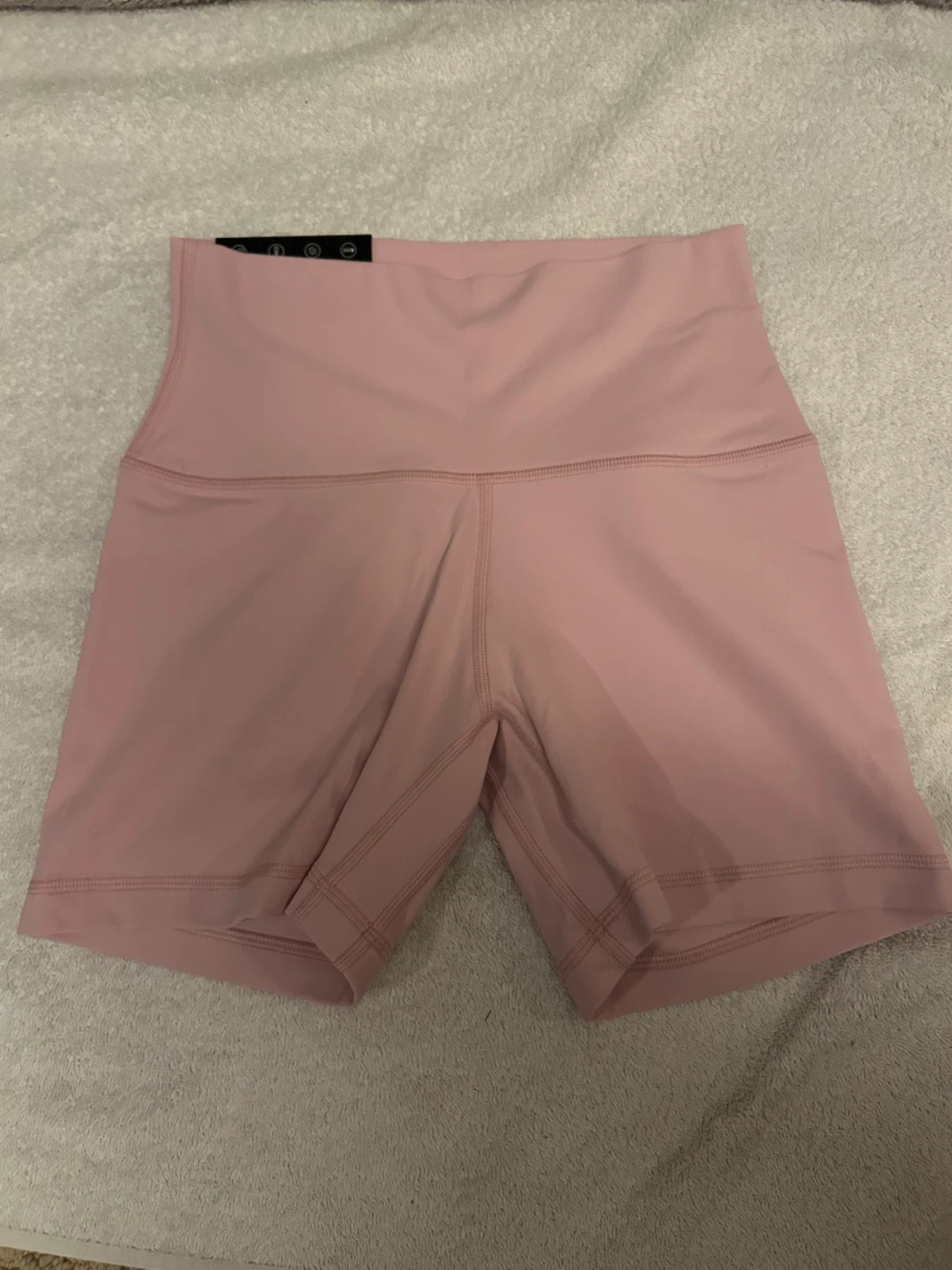 Aritzia Golden Butter Cheeky Hi-Rise Shorts Size 4