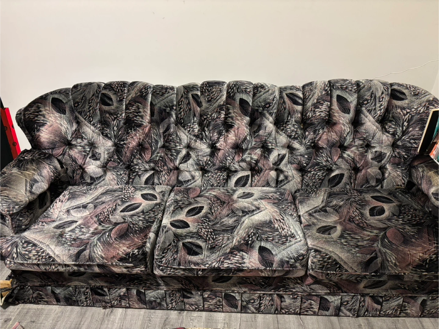 Tufted Pattern Sofa - photo 2