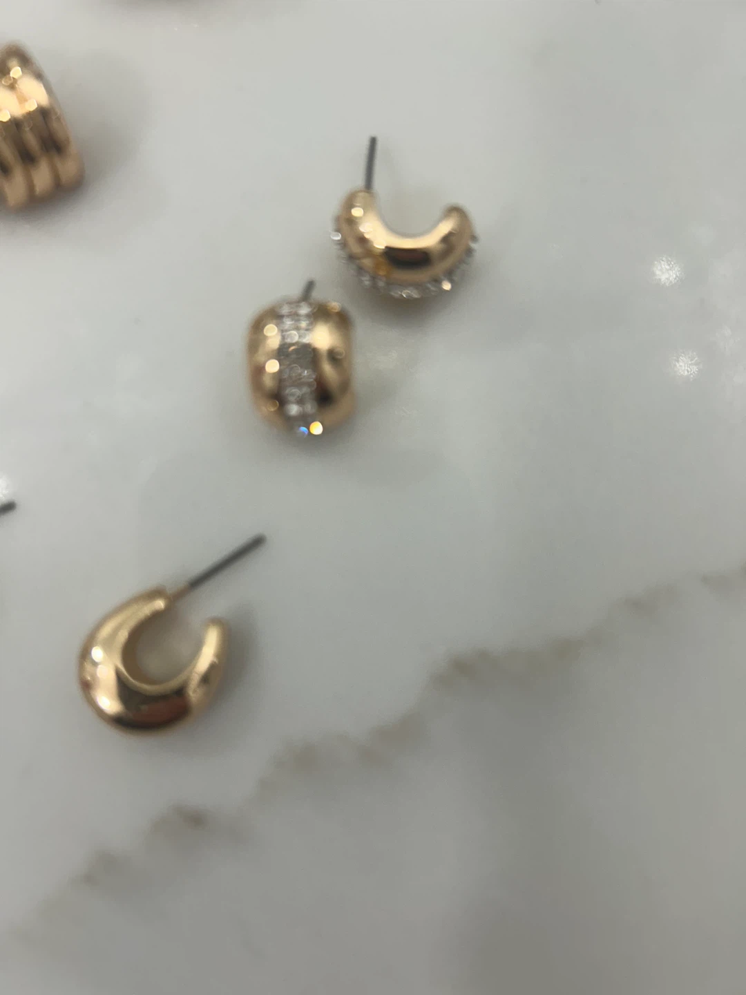 Gold Necklace with bow and  4 Earrings Set - photo 2